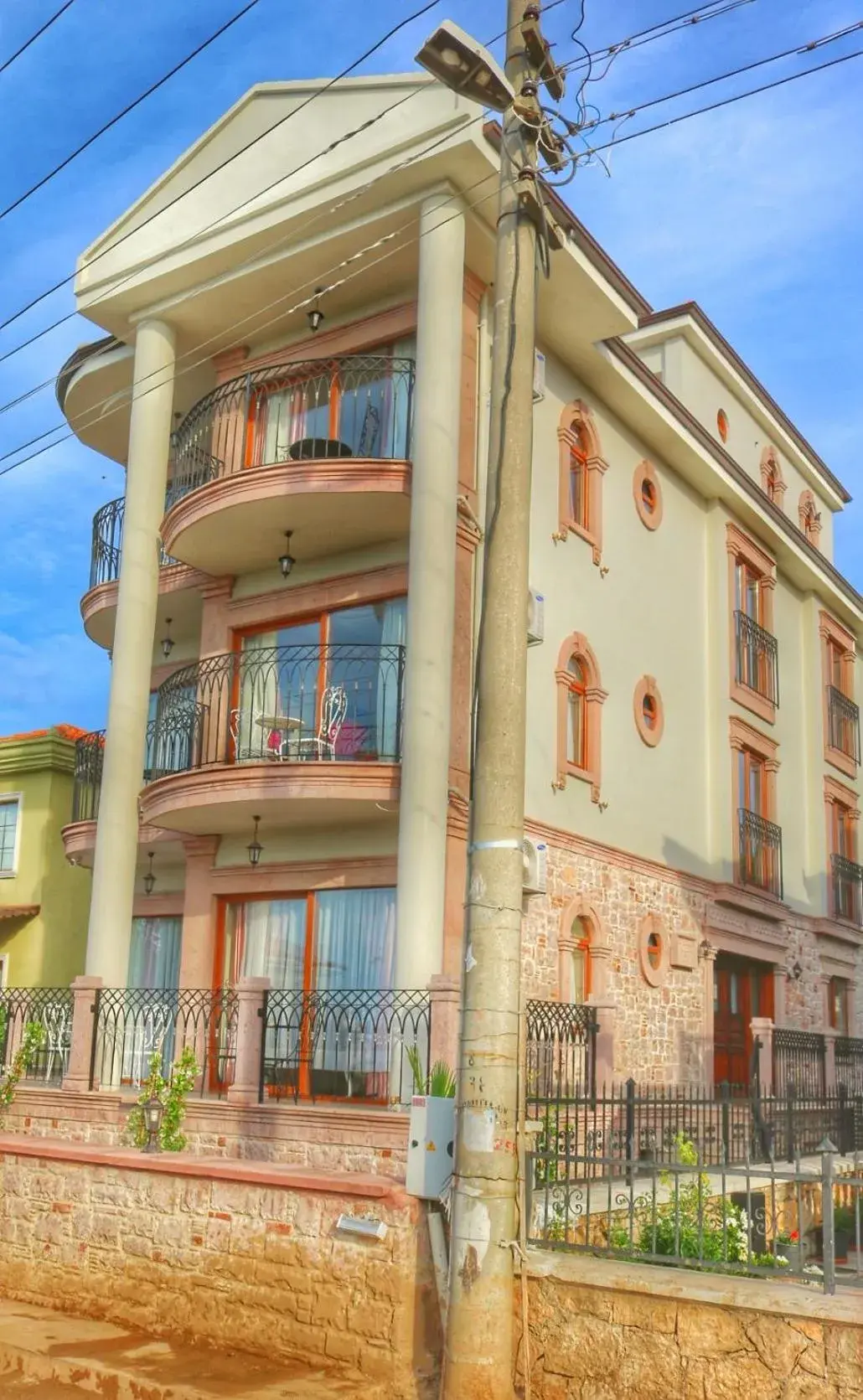 Facade/entrance in Stone Hill Hotel Facade/entrance in Stone Hill Hotel