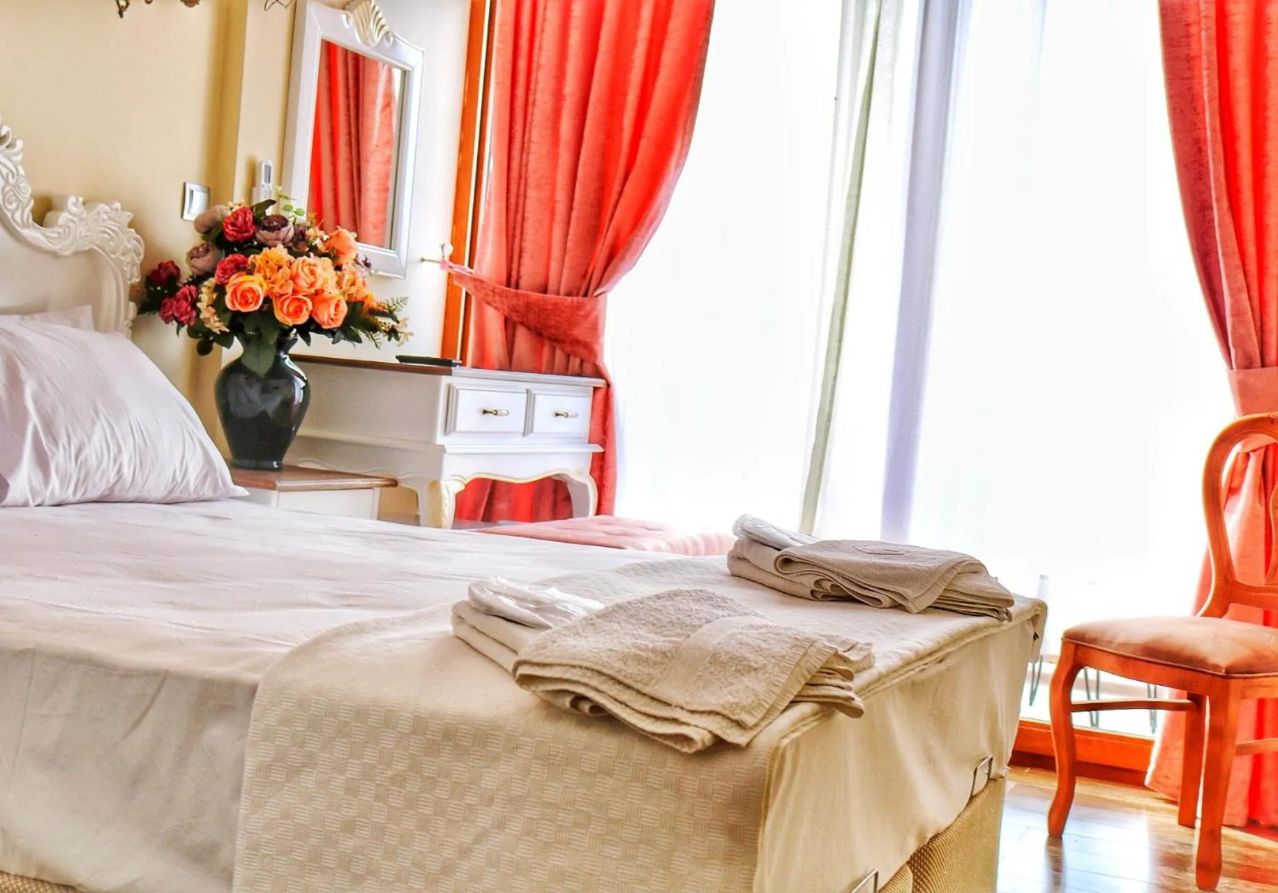 Photo of the whole room in Stone Hill Hotel