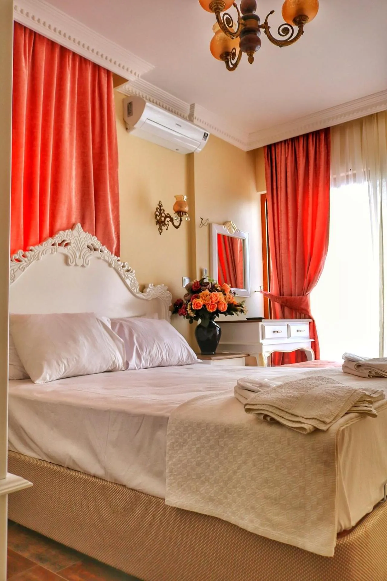 Photo of the whole room in Stone Hill Hotel