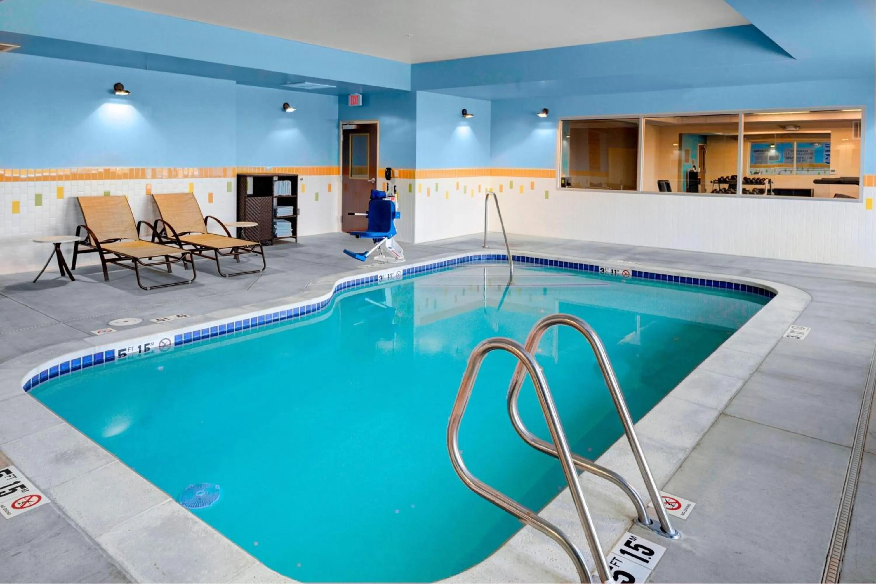 Swimming pool in Fairfield Inn & Suites by Marriott Hollister