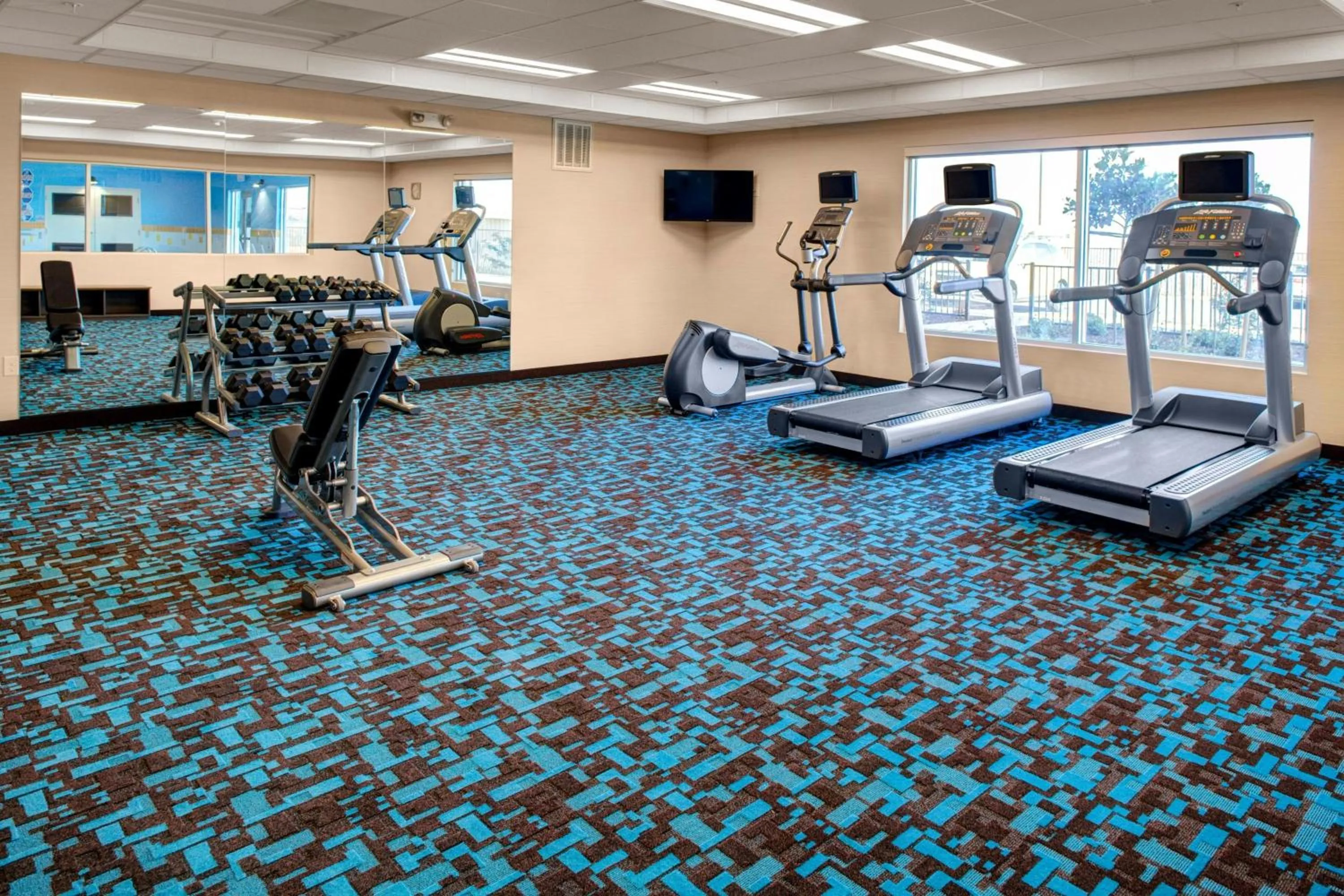 Fitness centre/facilities in Fairfield Inn & Suites by Marriott Hollister