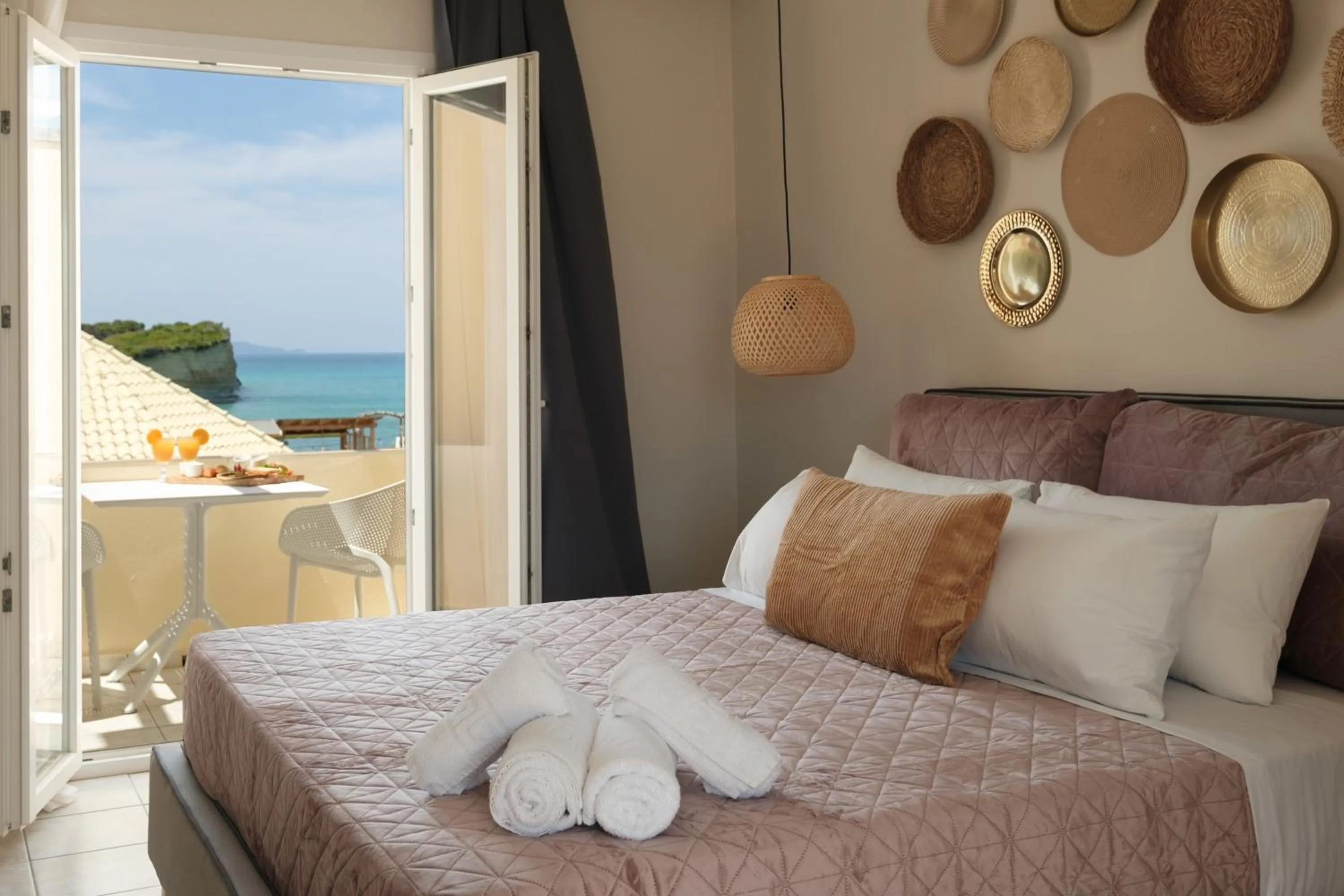 Bed in Del Mare Beach Hotel