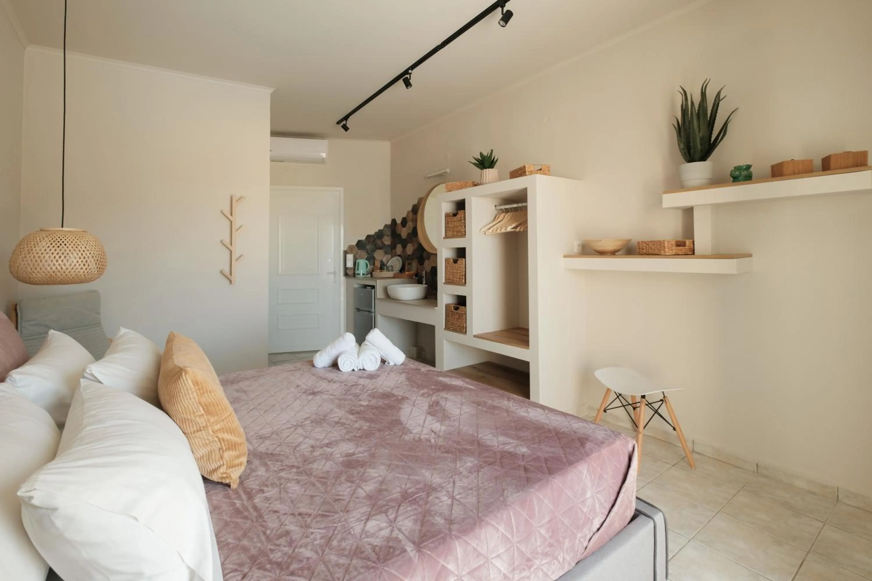 Bed in Del Mare Beach Hotel