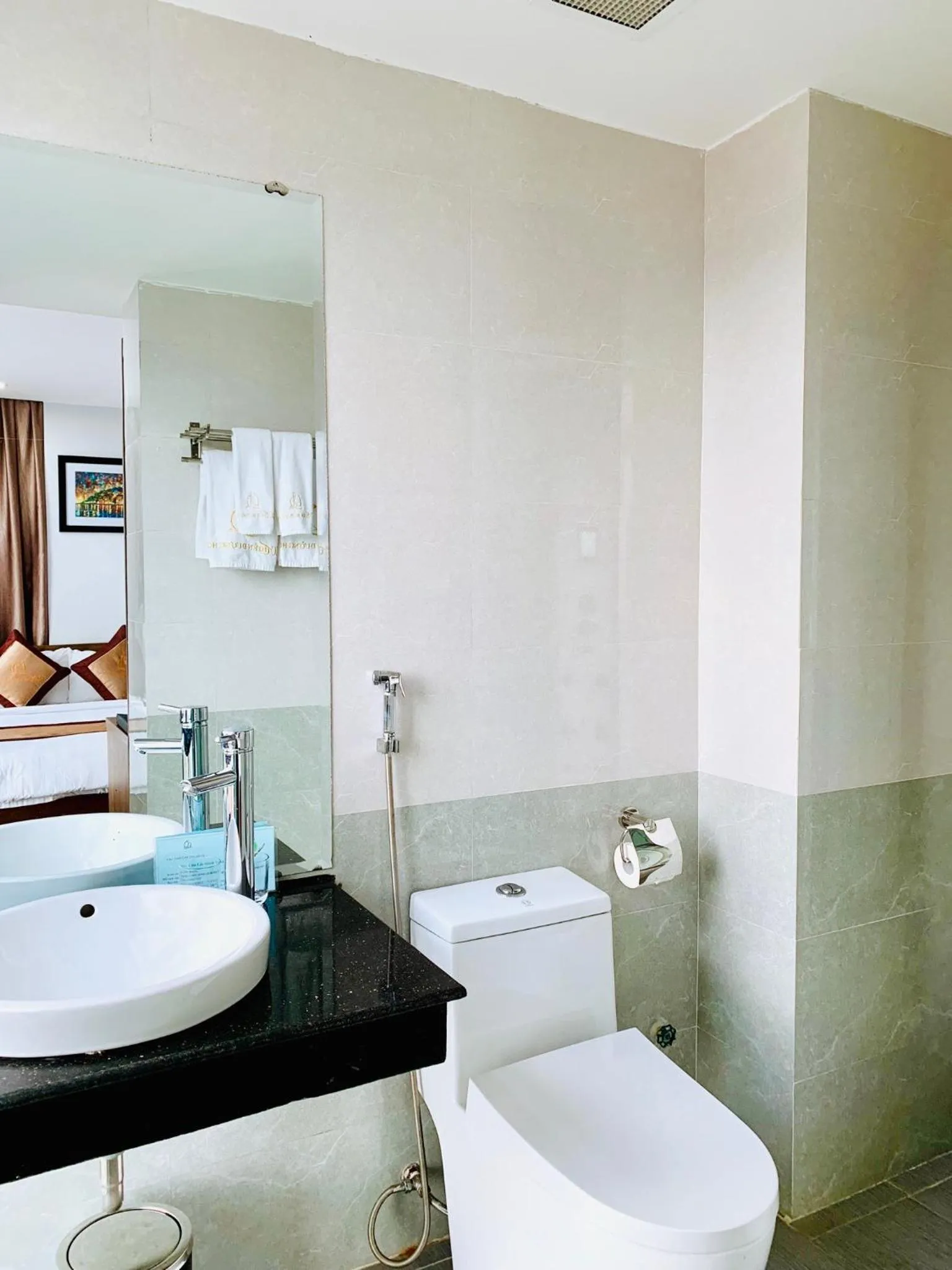 Toilet in CKC Thien Duong Hotel