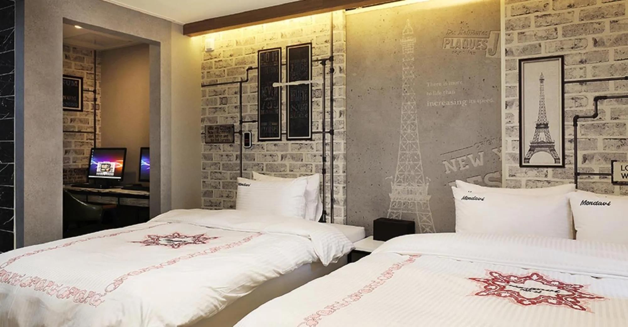 Bed in Hotel Mondavi