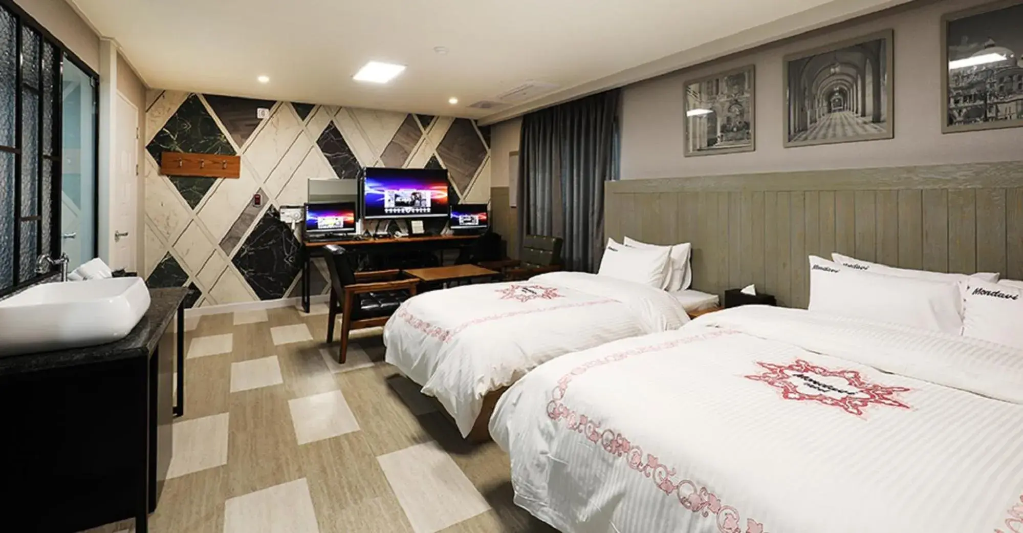 Bed in Hotel Mondavi Bed in Hotel Mondavi