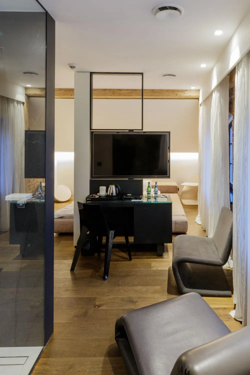 TV and multimedia, Bed in Hotel Nicolaus