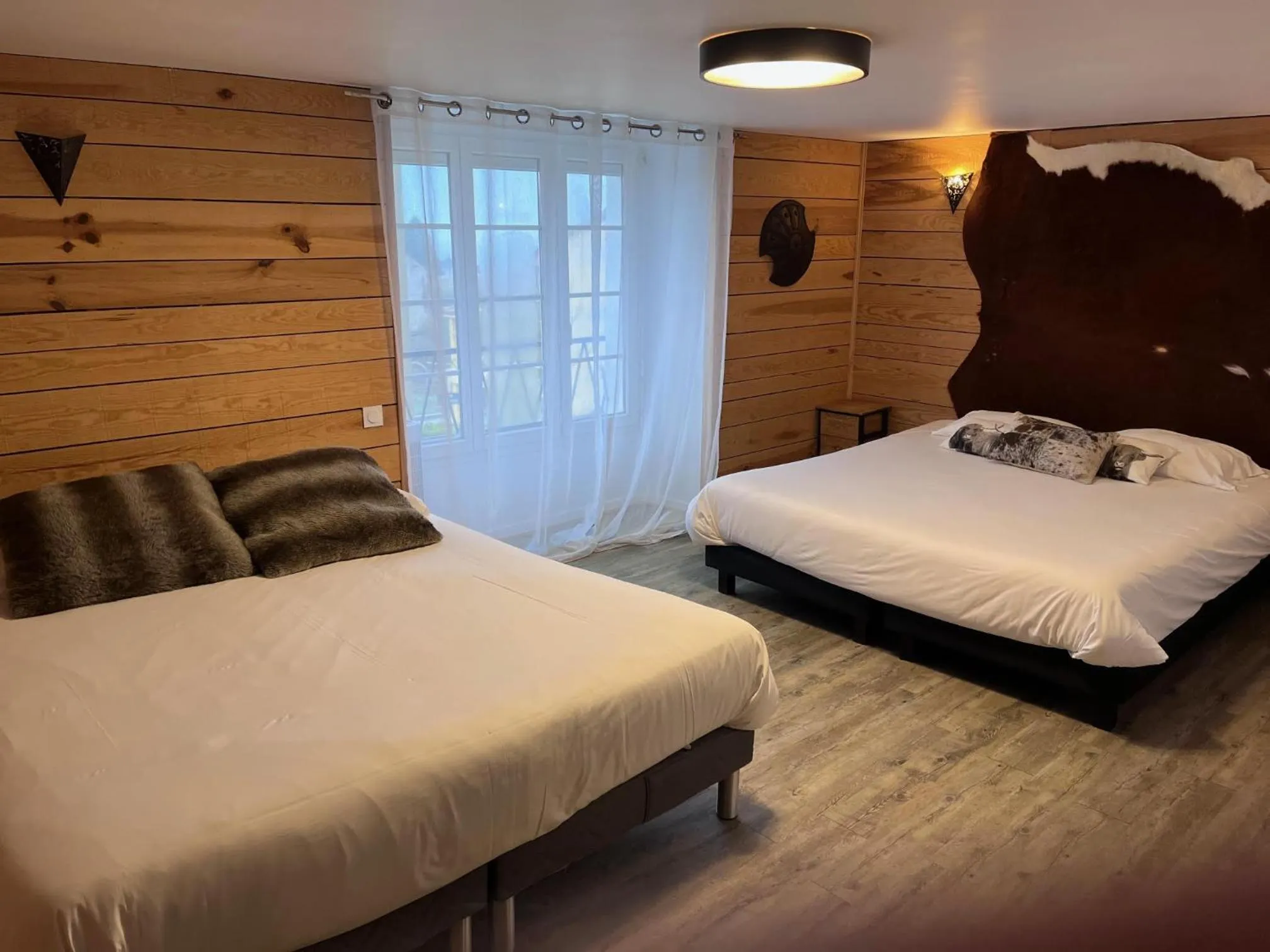 Bedroom, Bed in L'hostellerie de Sèvremont