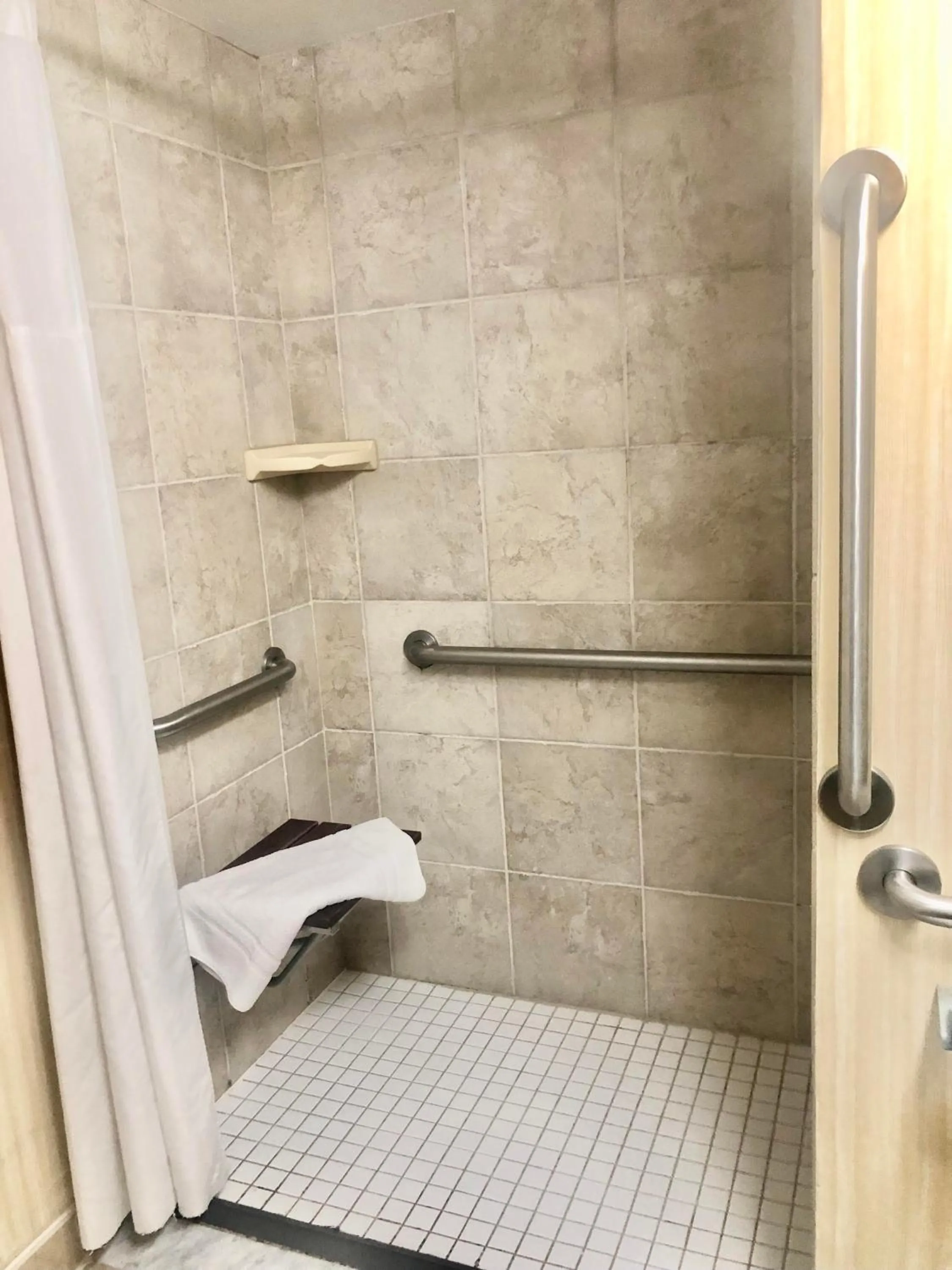 Shower in The Barclay Towers Hotel and Resort