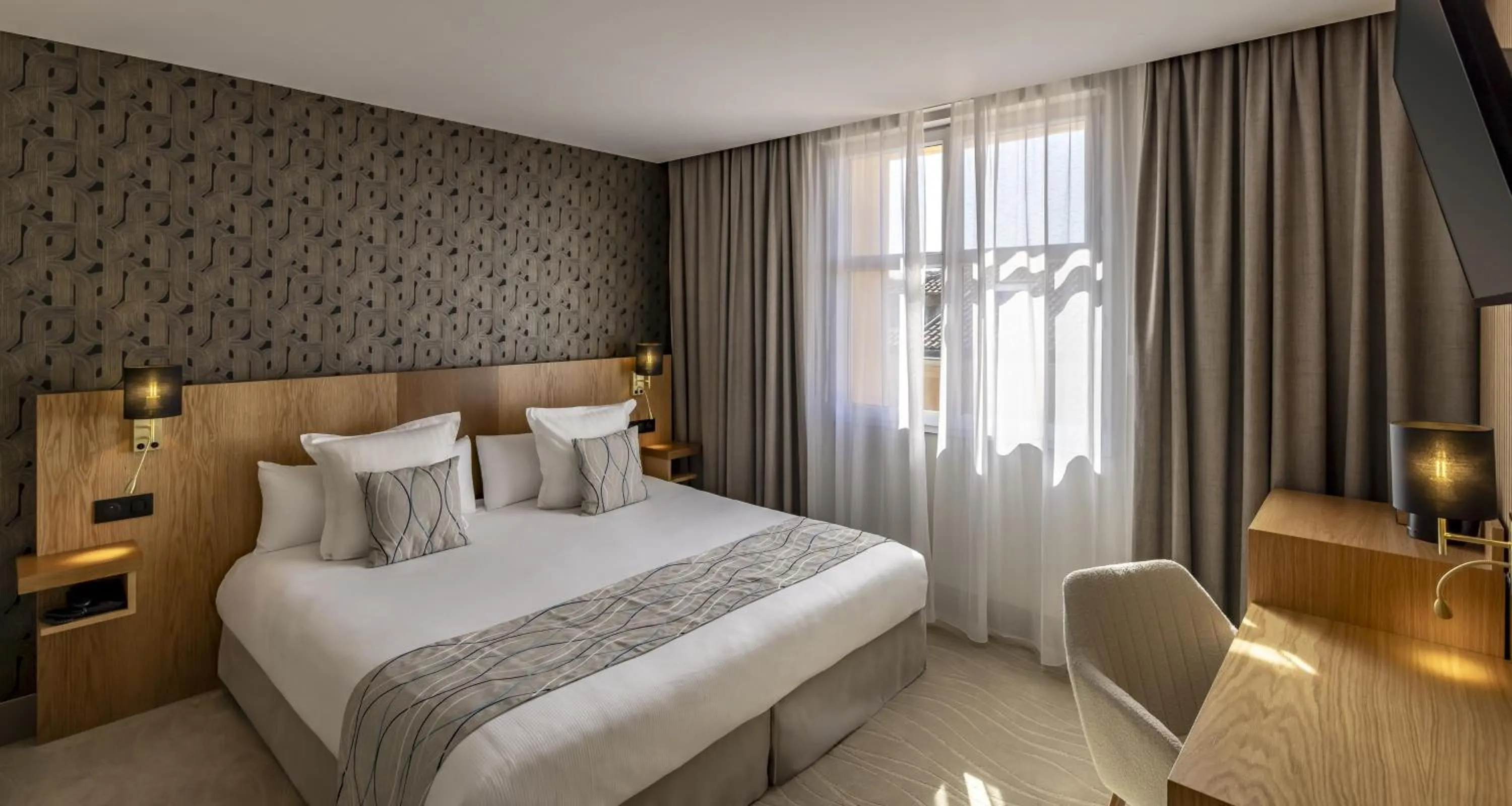 Bedroom, Bed in Best Western Plus Sanary