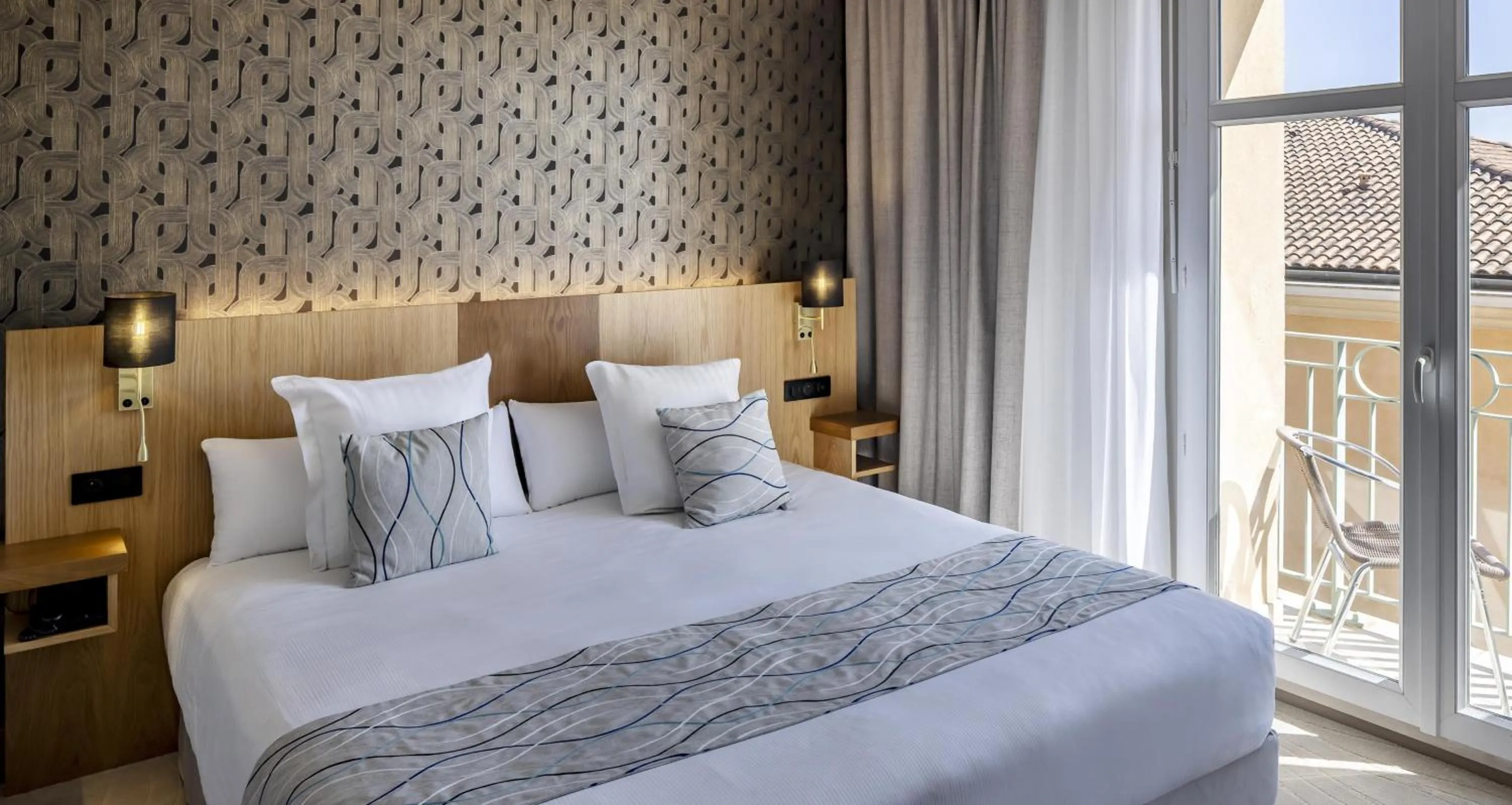 Bedroom, Bed in Best Western Plus Sanary