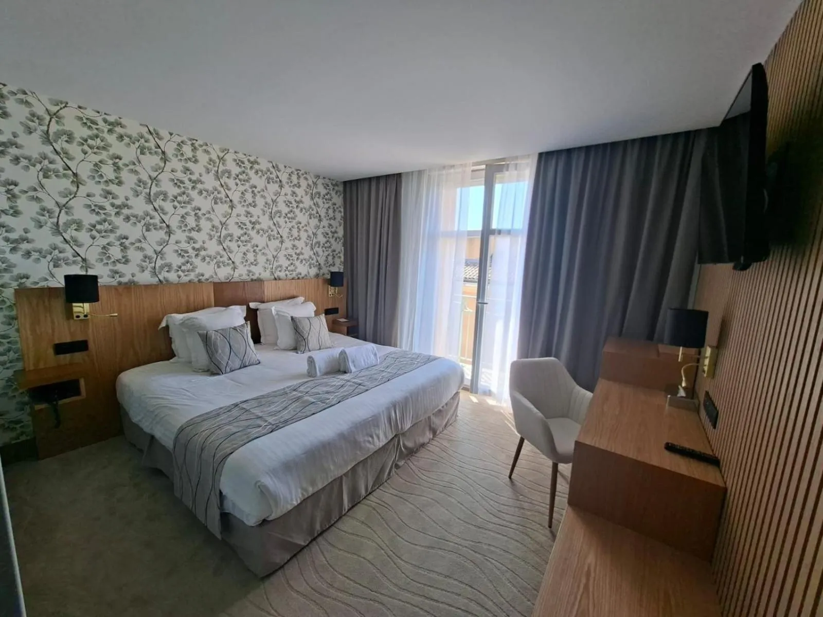 Photo of the whole room, Bed in Best Western Plus Sanary