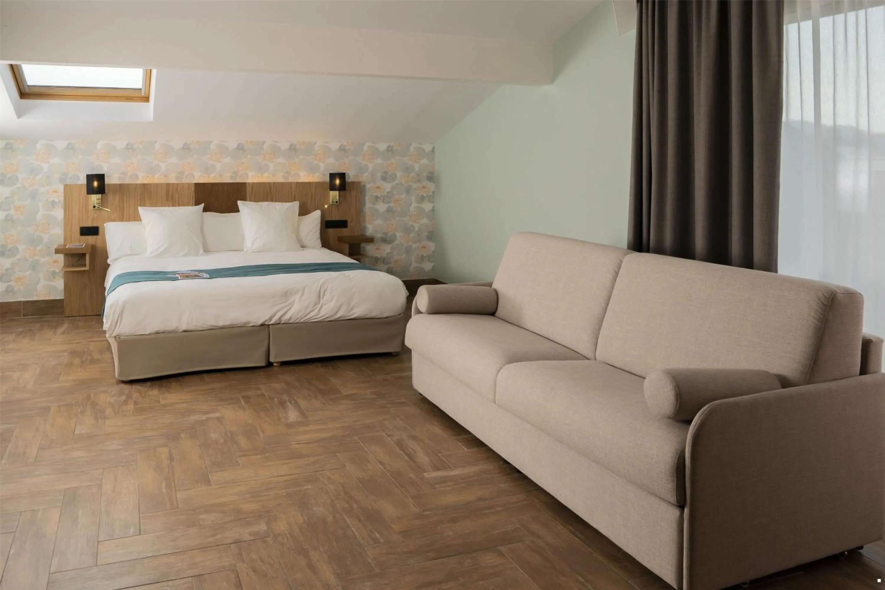 Photo of the whole room, Bed in Best Western Plus Sanary