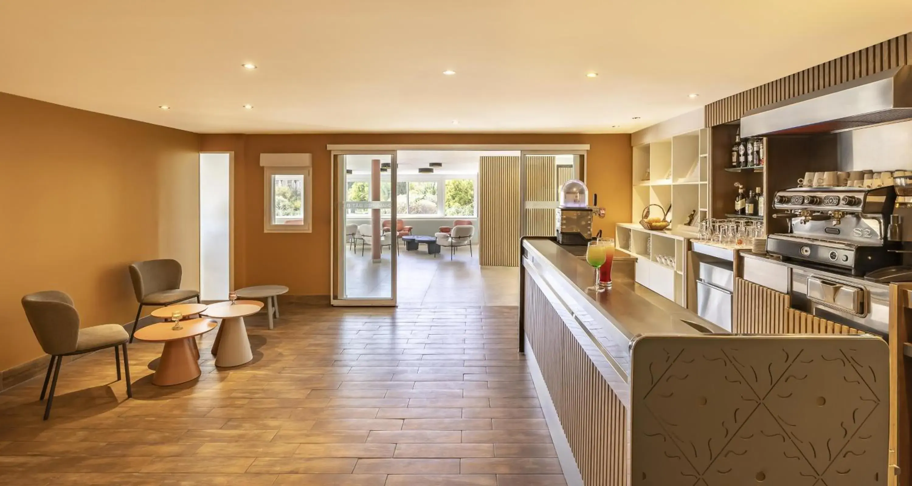 Lounge or bar in Best Western Plus Sanary Lounge or bar in Best Western Plus Sanary