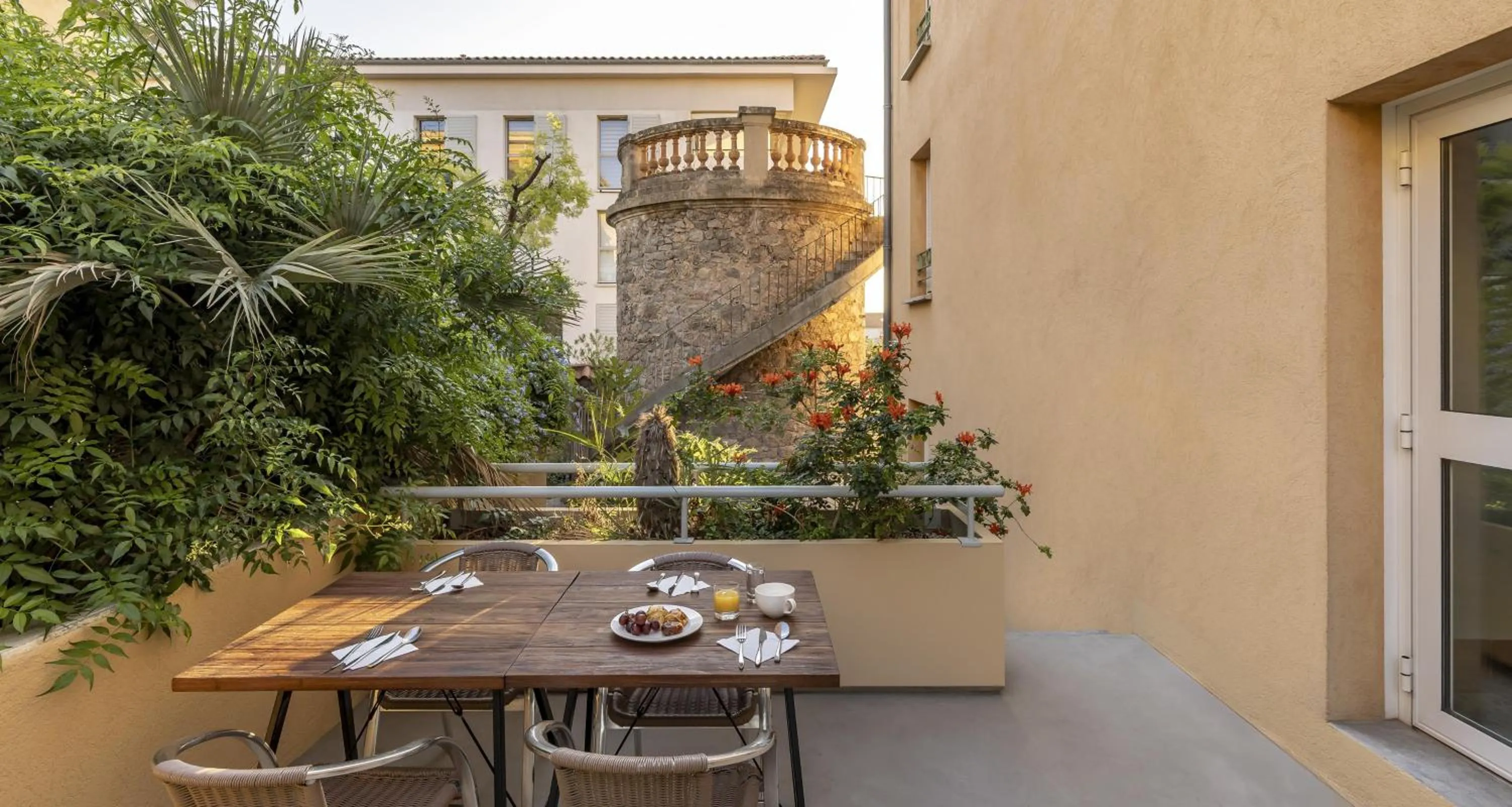 Restaurant/places to eat in Best Western Plus Sanary