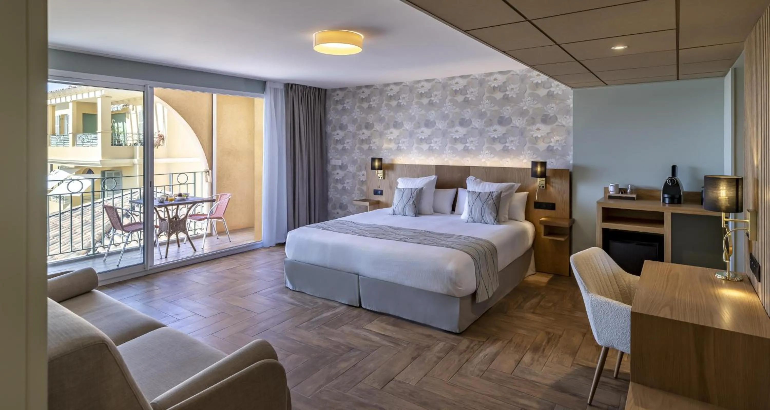 Photo of the whole room, Bed in Best Western Plus Sanary