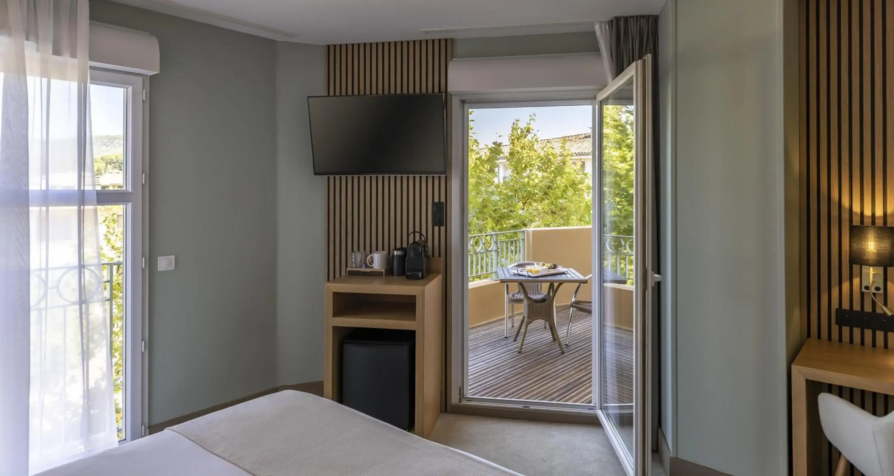 Property building, Bed in Best Western Plus Sanary Property building, Bed in Best Western Plus Sanary