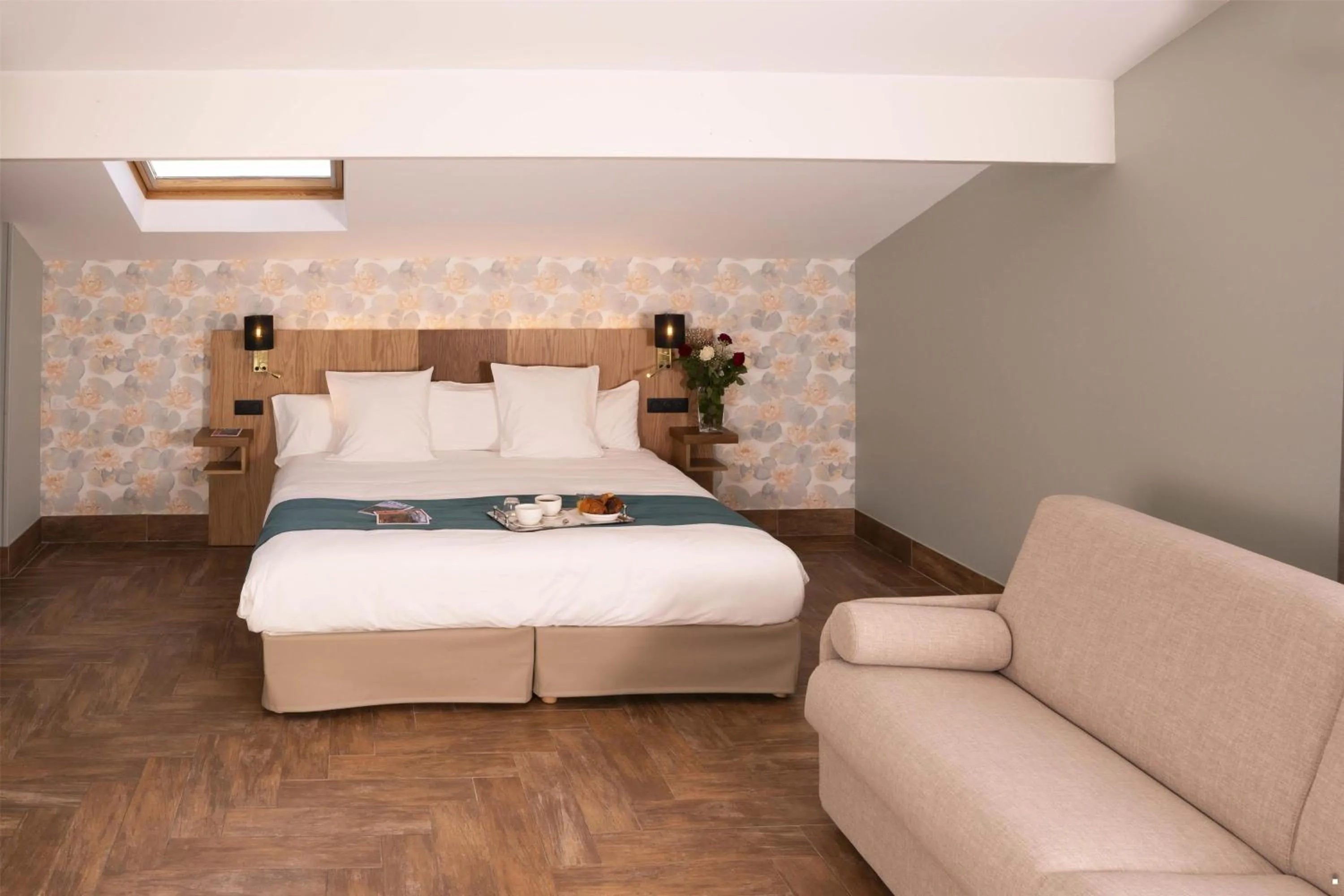 Photo of the whole room, Bed in Best Western Plus Sanary