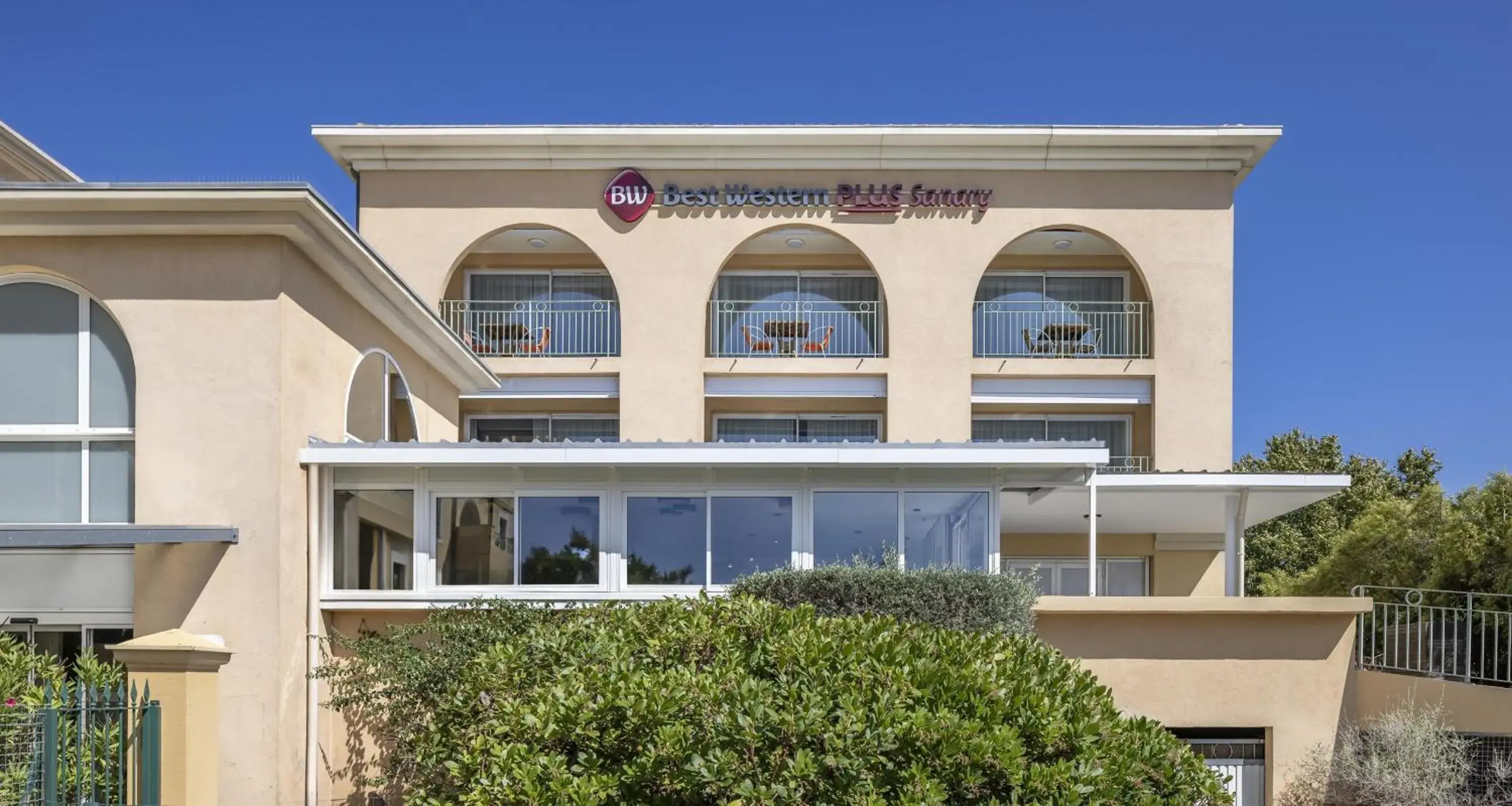 Property building in Best Western Plus Sanary Property building in Best Western Plus Sanary