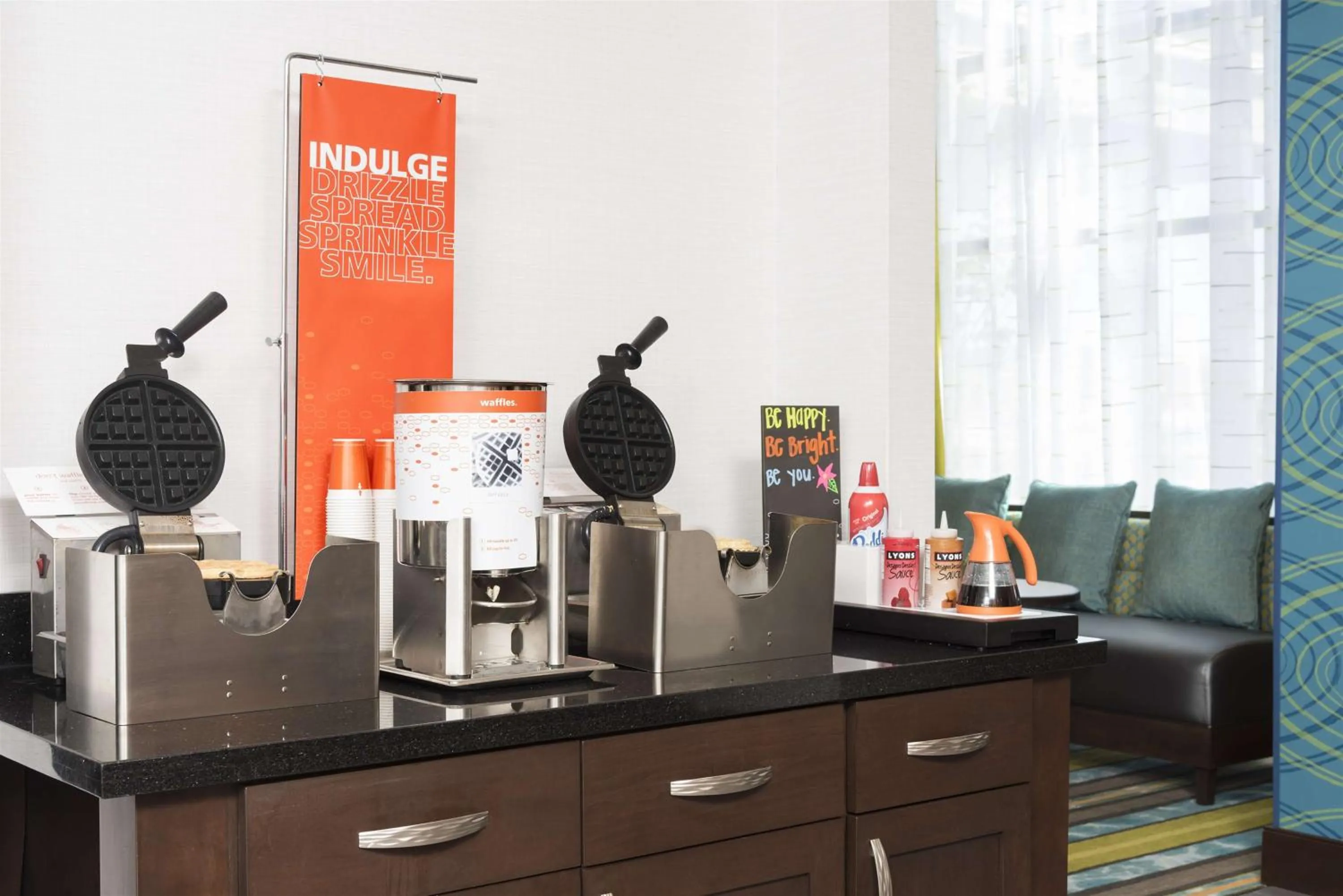 Dining area in Hampton Inn Westfield Indianapolis