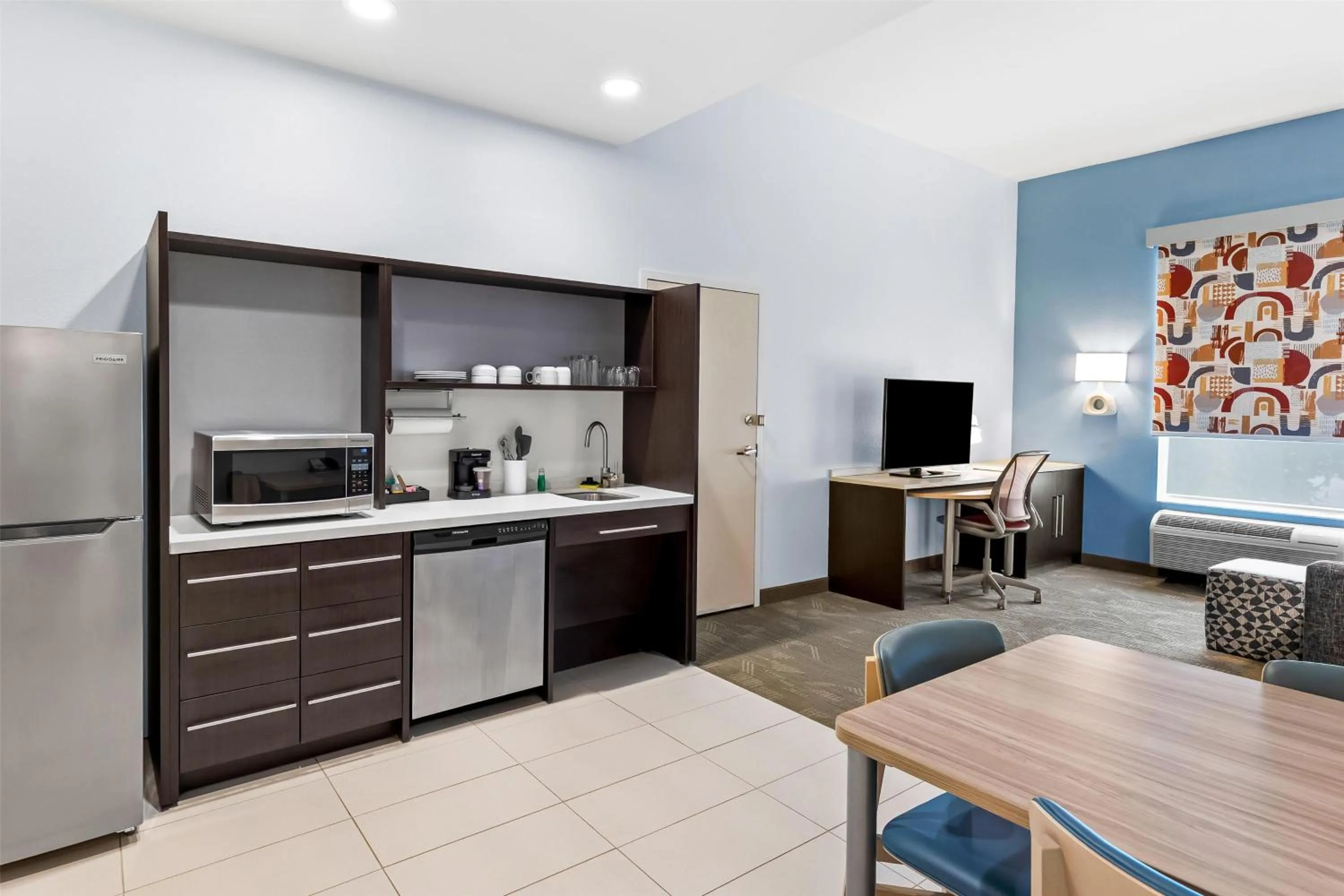 Kitchen or kitchenette in Home2 Suites By Hilton Youngstown