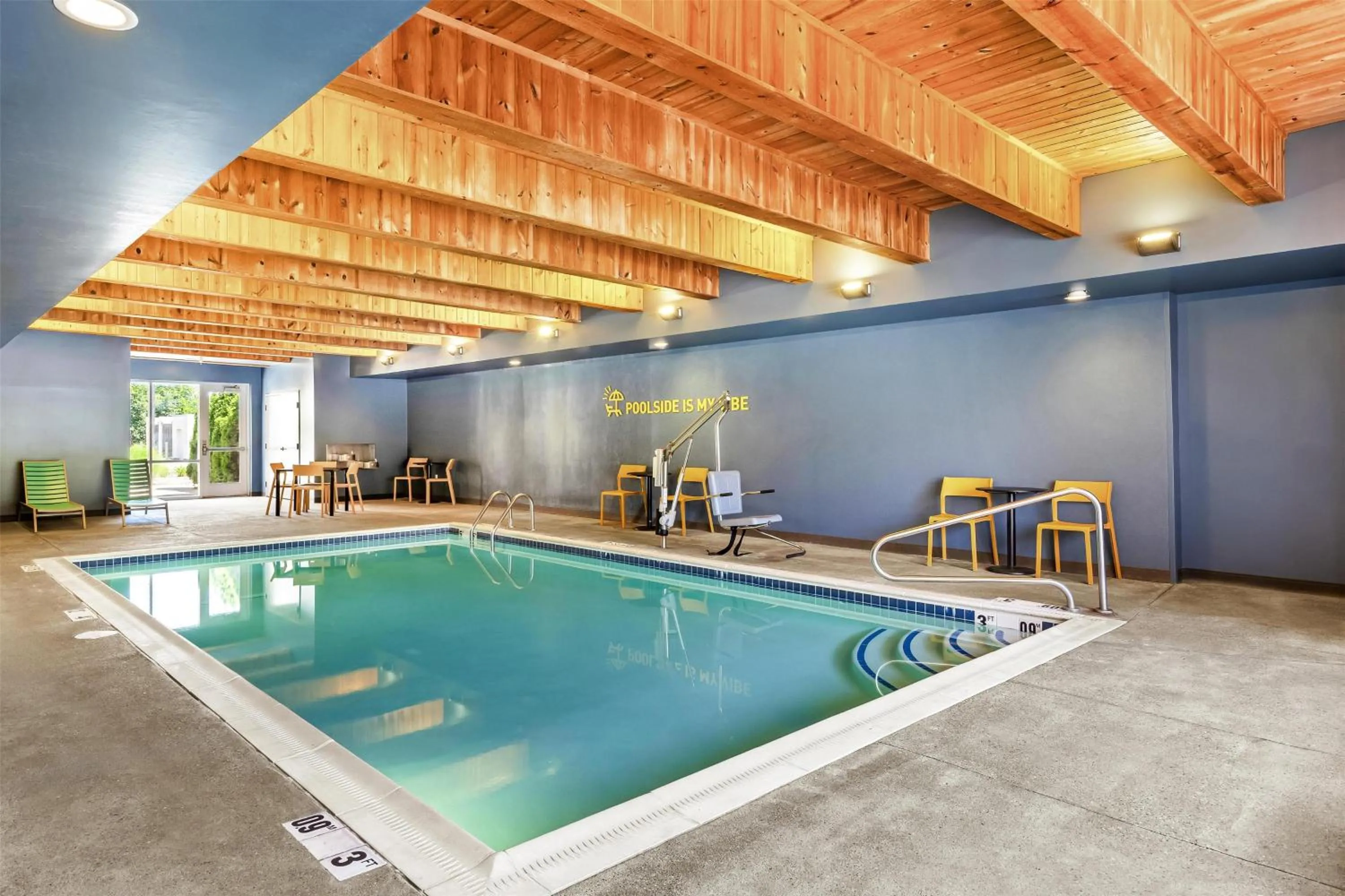 Pool view in Home2 Suites By Hilton Youngstown