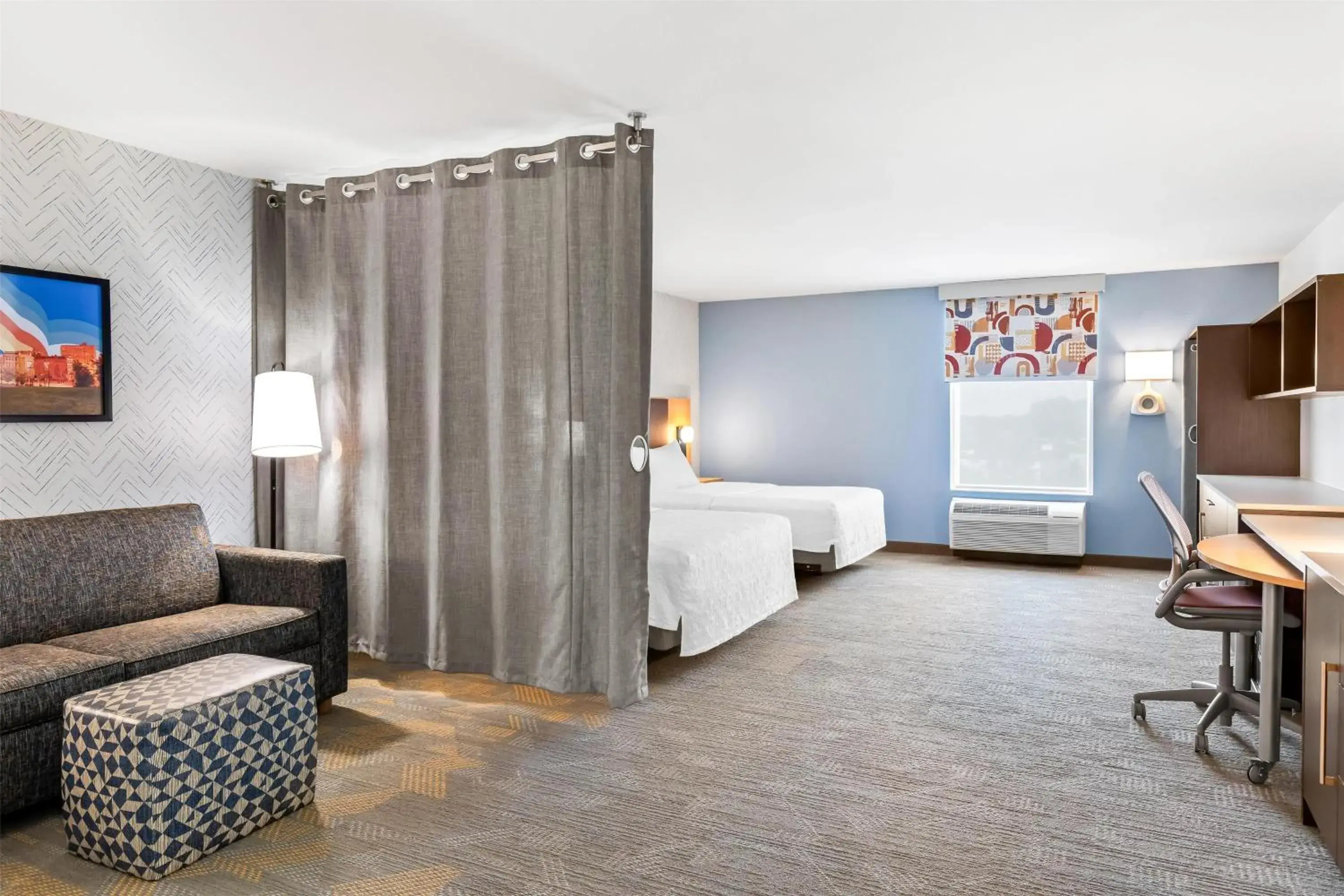 Living room, Bed in Home2 Suites By Hilton Youngstown Living room, Bed in Home2 Suites By Hilton Youngstown