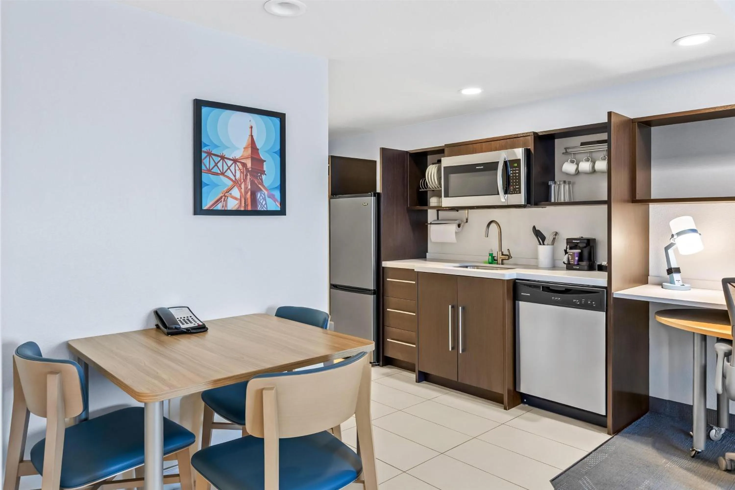 Kitchen or kitchenette in Home2 Suites By Hilton Youngstown