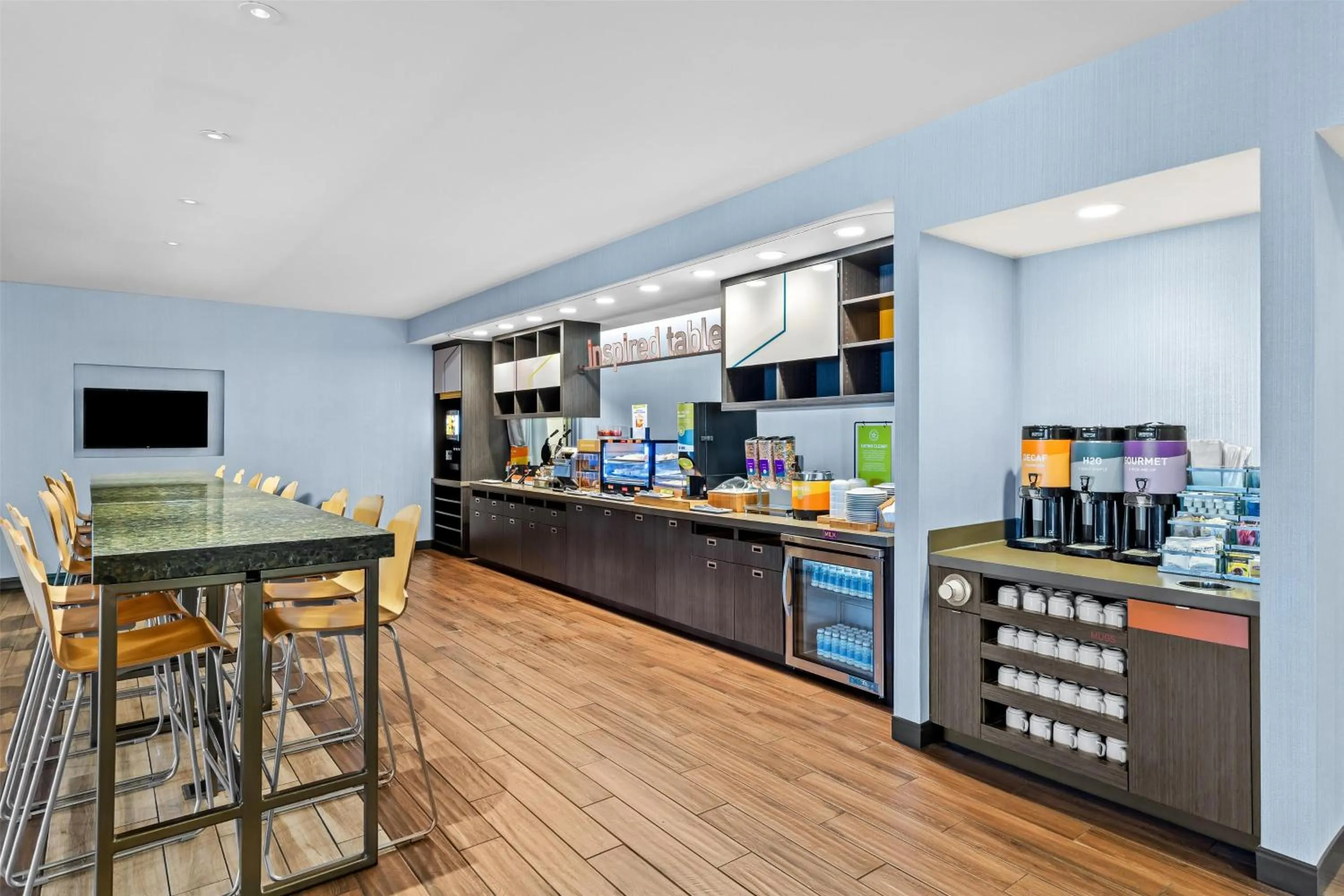 Breakfast in Home2 Suites By Hilton Youngstown