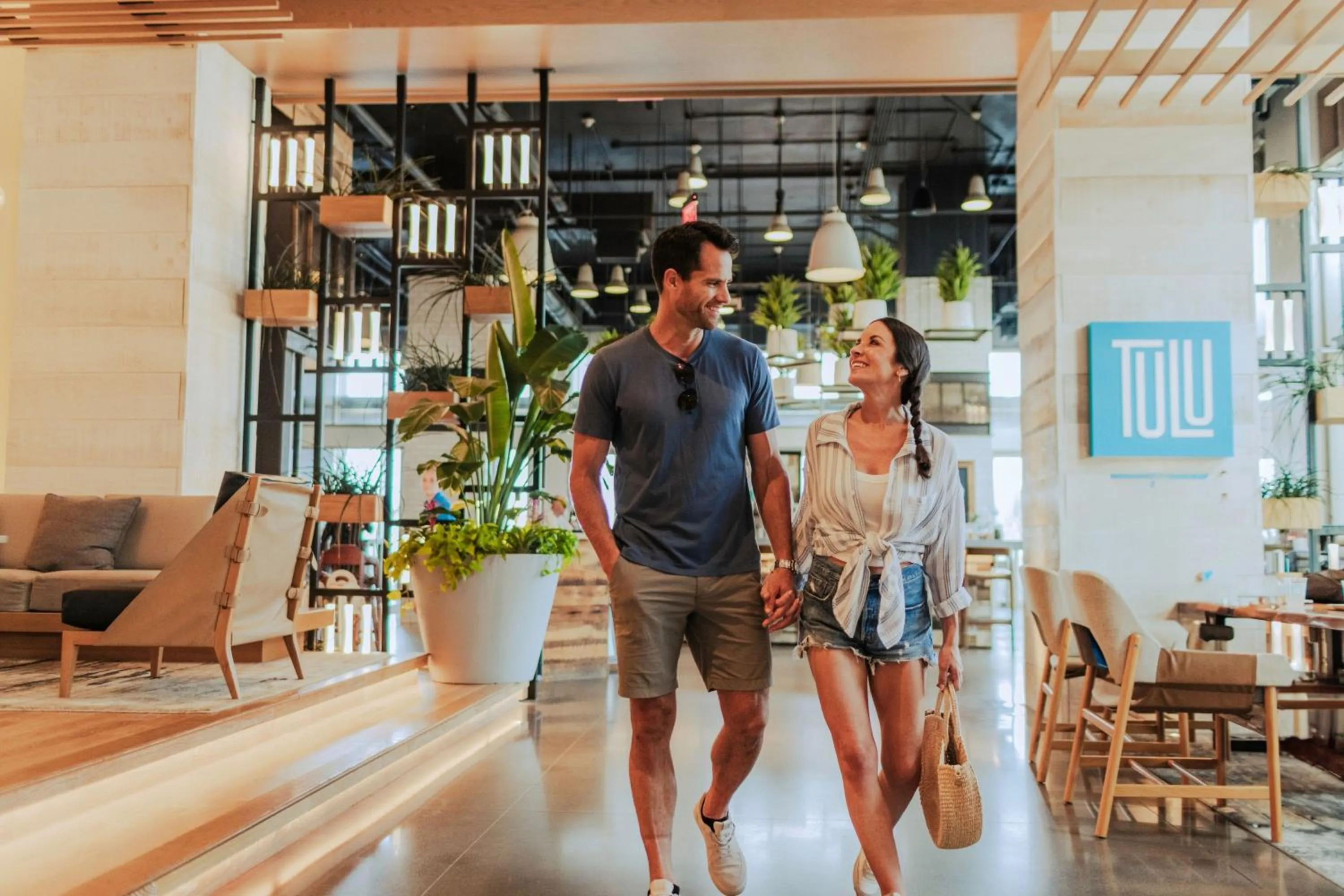 Swimming pool in Marriott Virginia Beach Oceanfront Resort