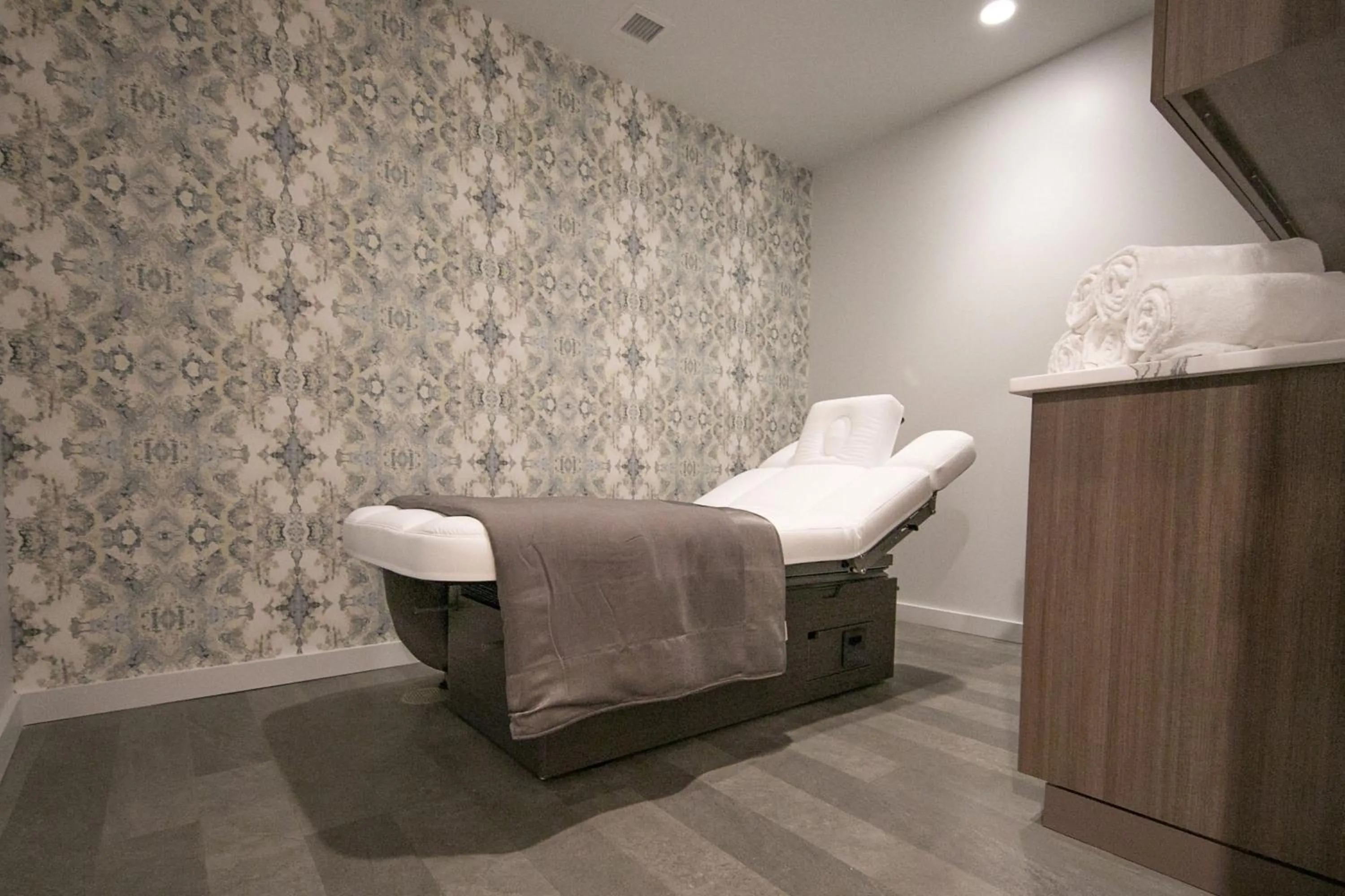 Spa and wellness centre/facilities, Bed in Marriott Virginia Beach Oceanfront Resort