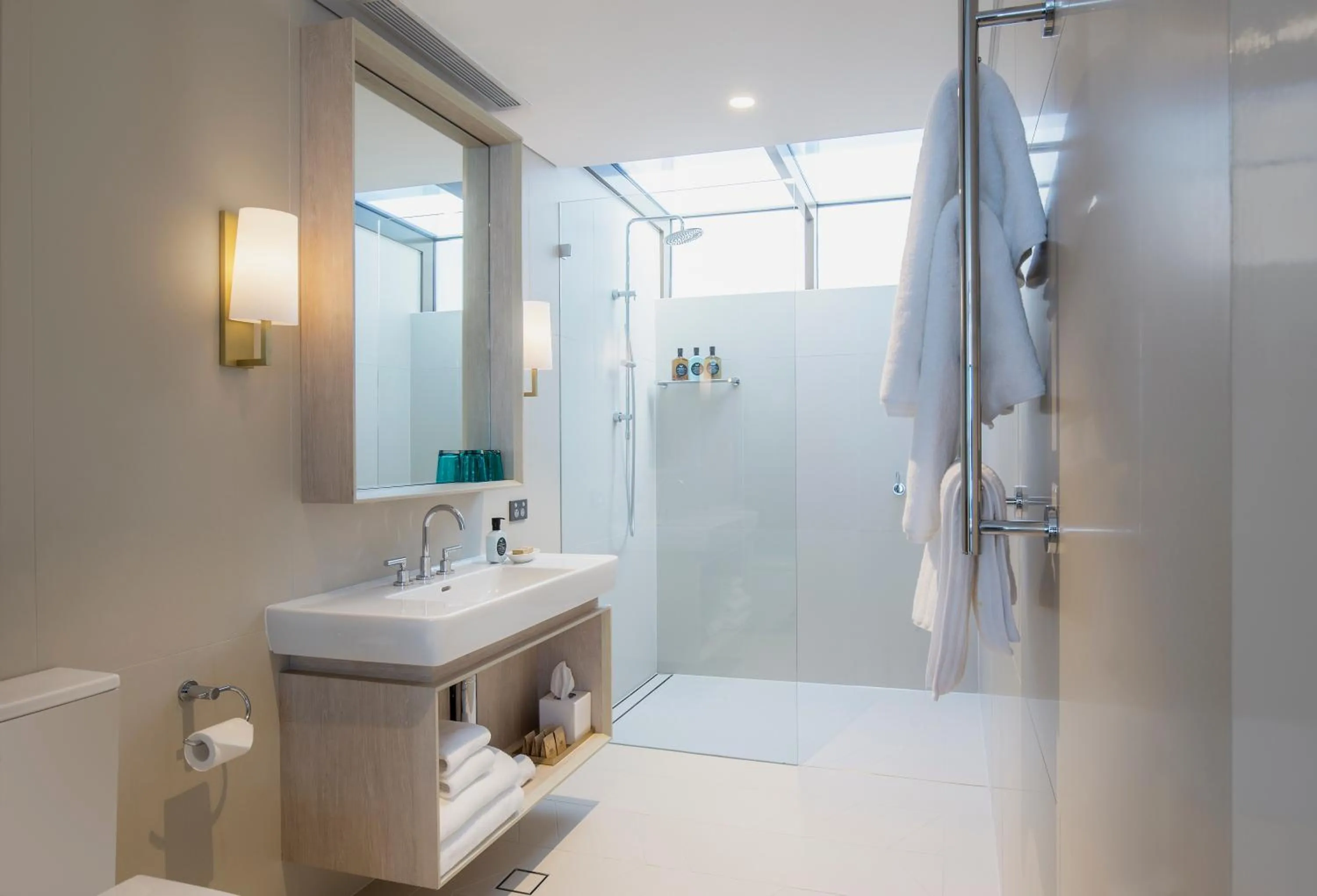Shower in Spicers Potts Point