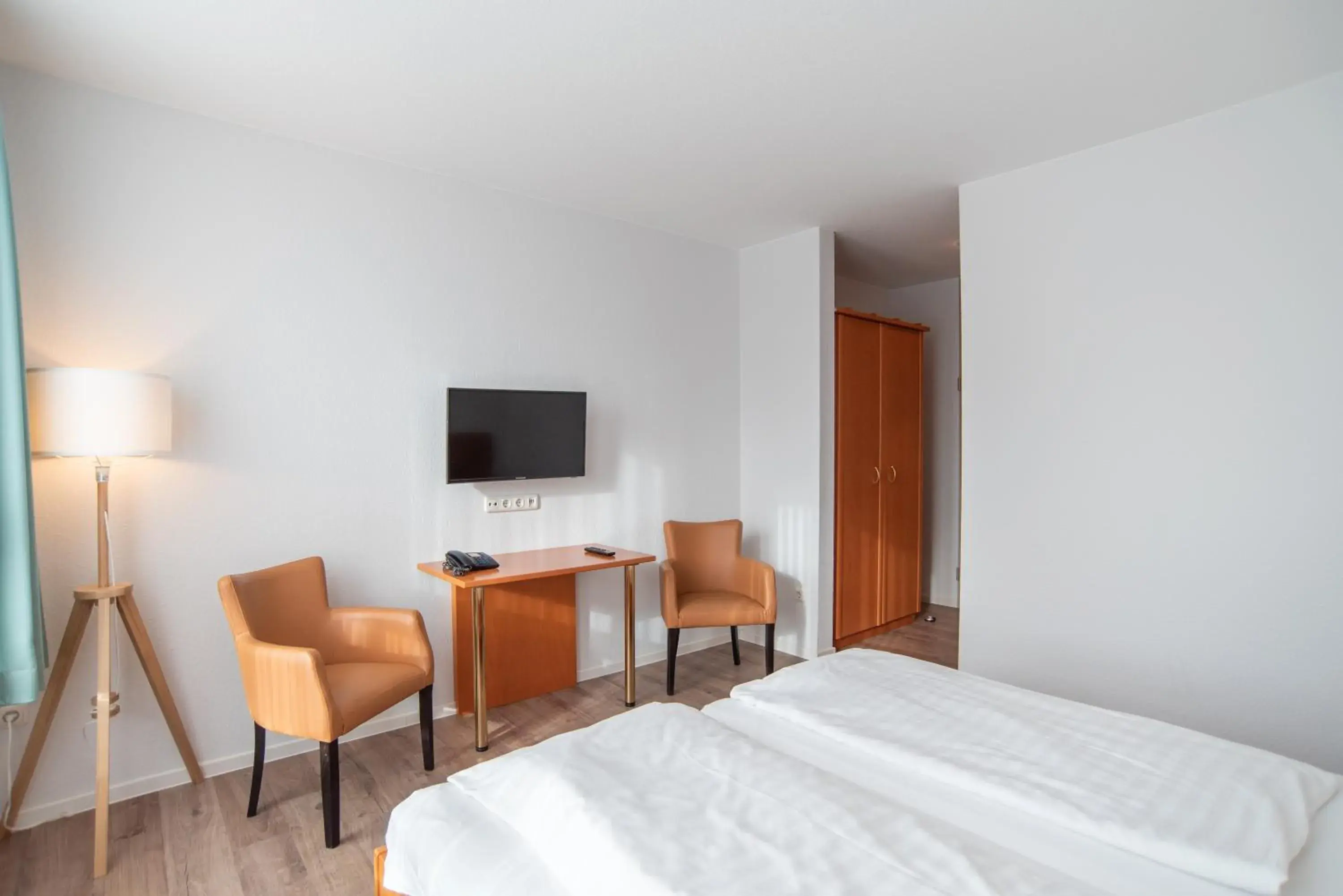 Single Room with Bathroom - single occupancy in Butjadinger Hof Single Room with Bathroom - single occupancy in Butjadinger Hof