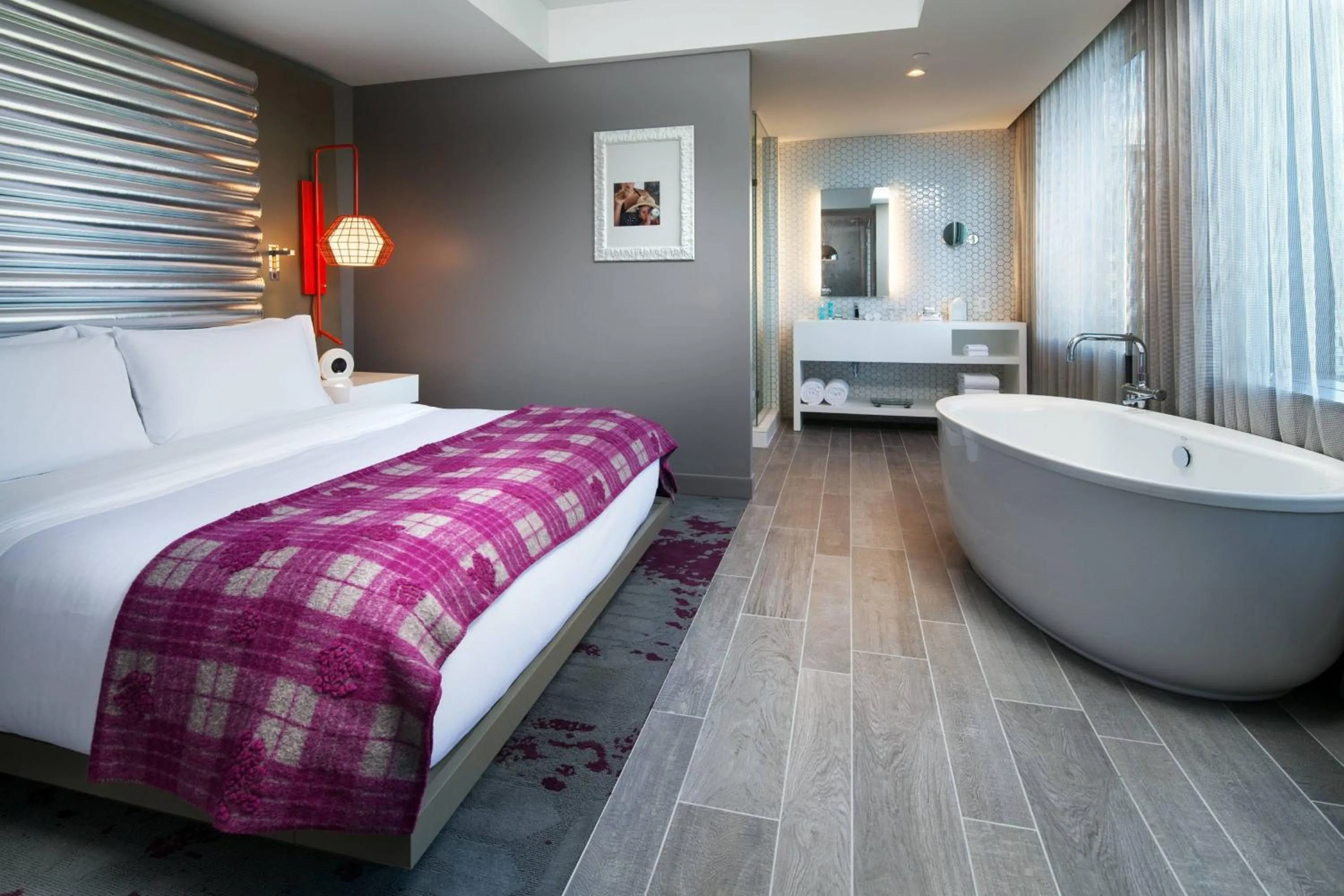 Bedroom, Bed in W Bellevue