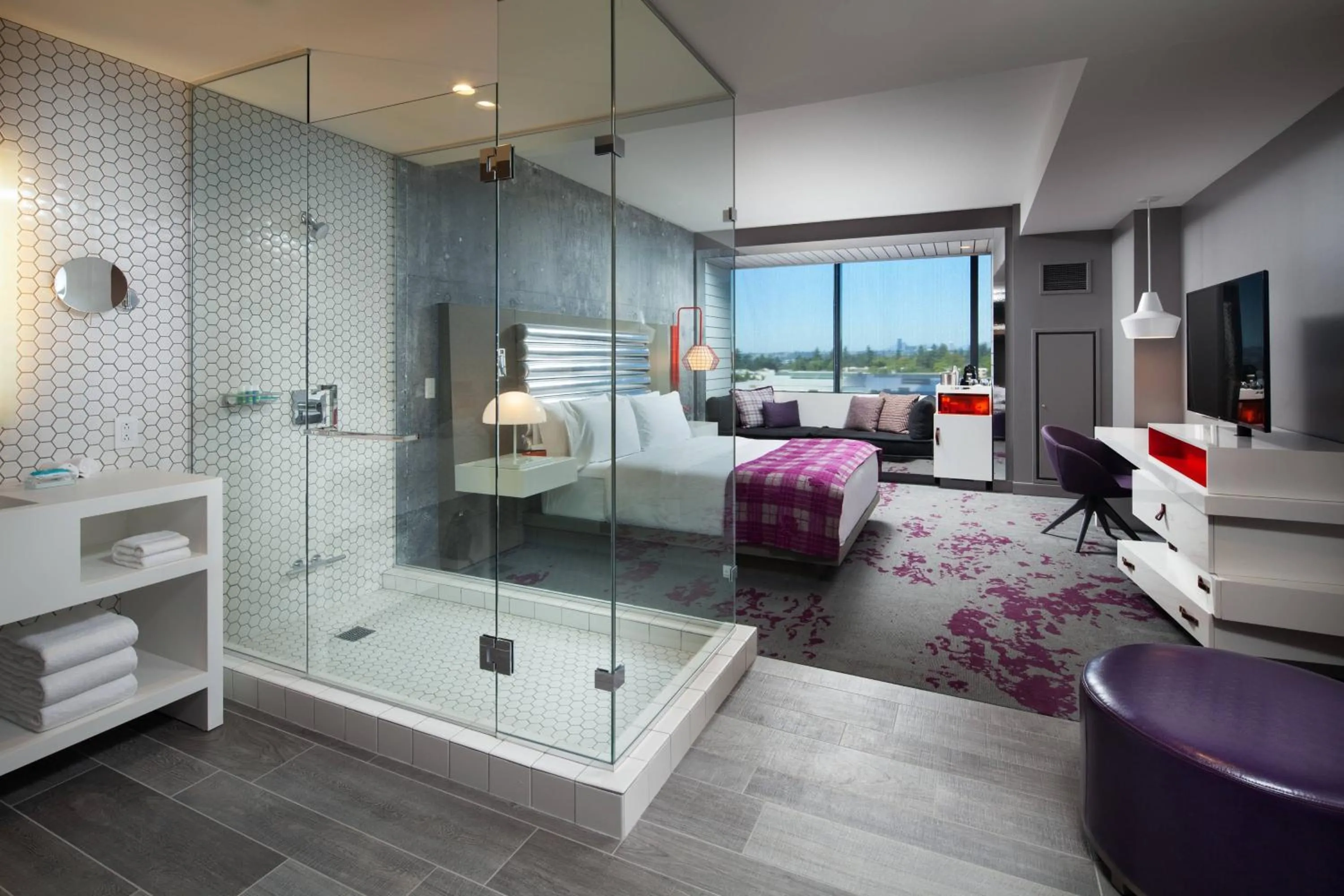 Photo of the whole room, Bed in W Bellevue