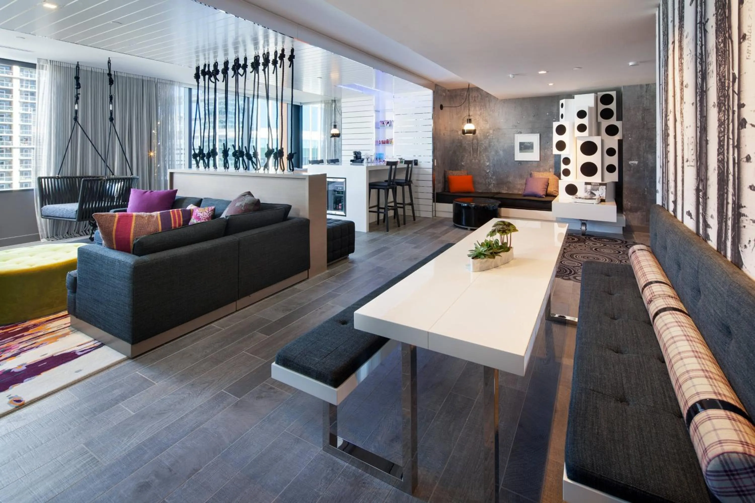 Photo of the whole room in W Bellevue