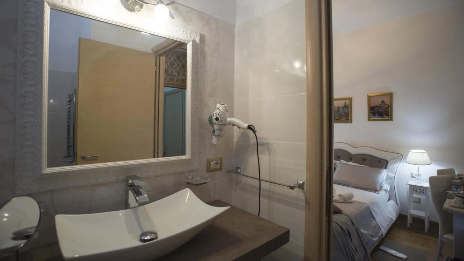 Bathroom, Bed in Barberini Dream