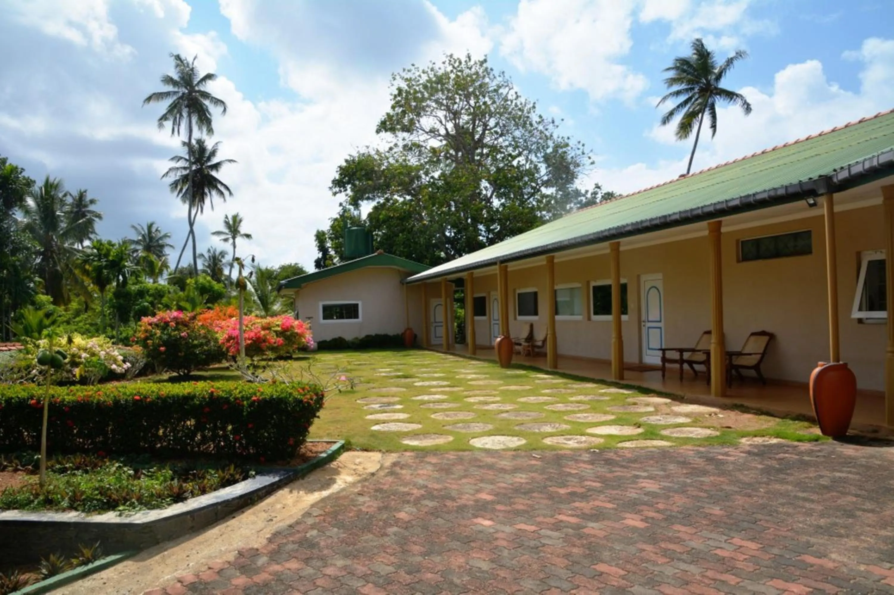 Facade/entrance in The Hilltop Boosa