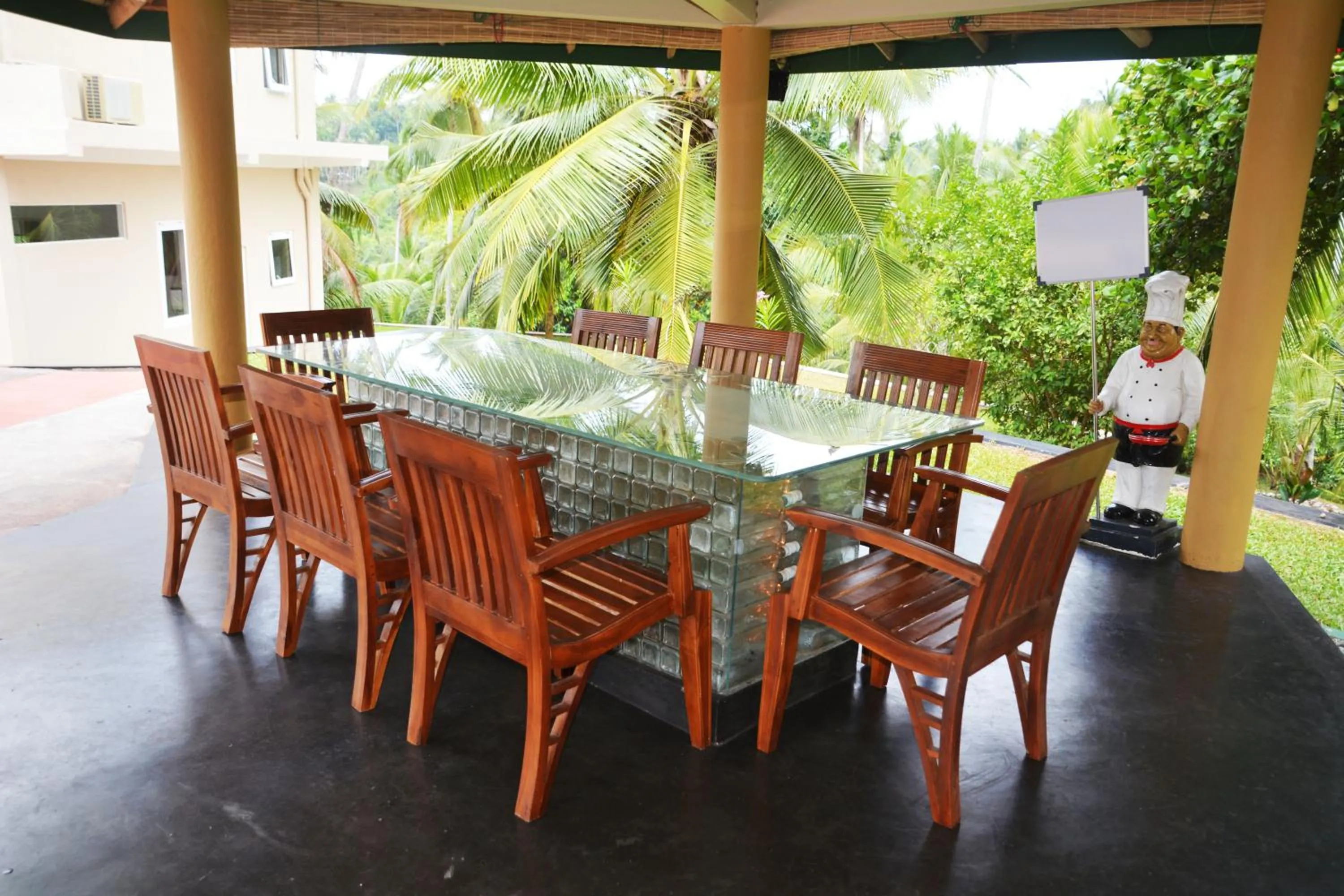 Restaurant/places to eat in The Hilltop Boosa