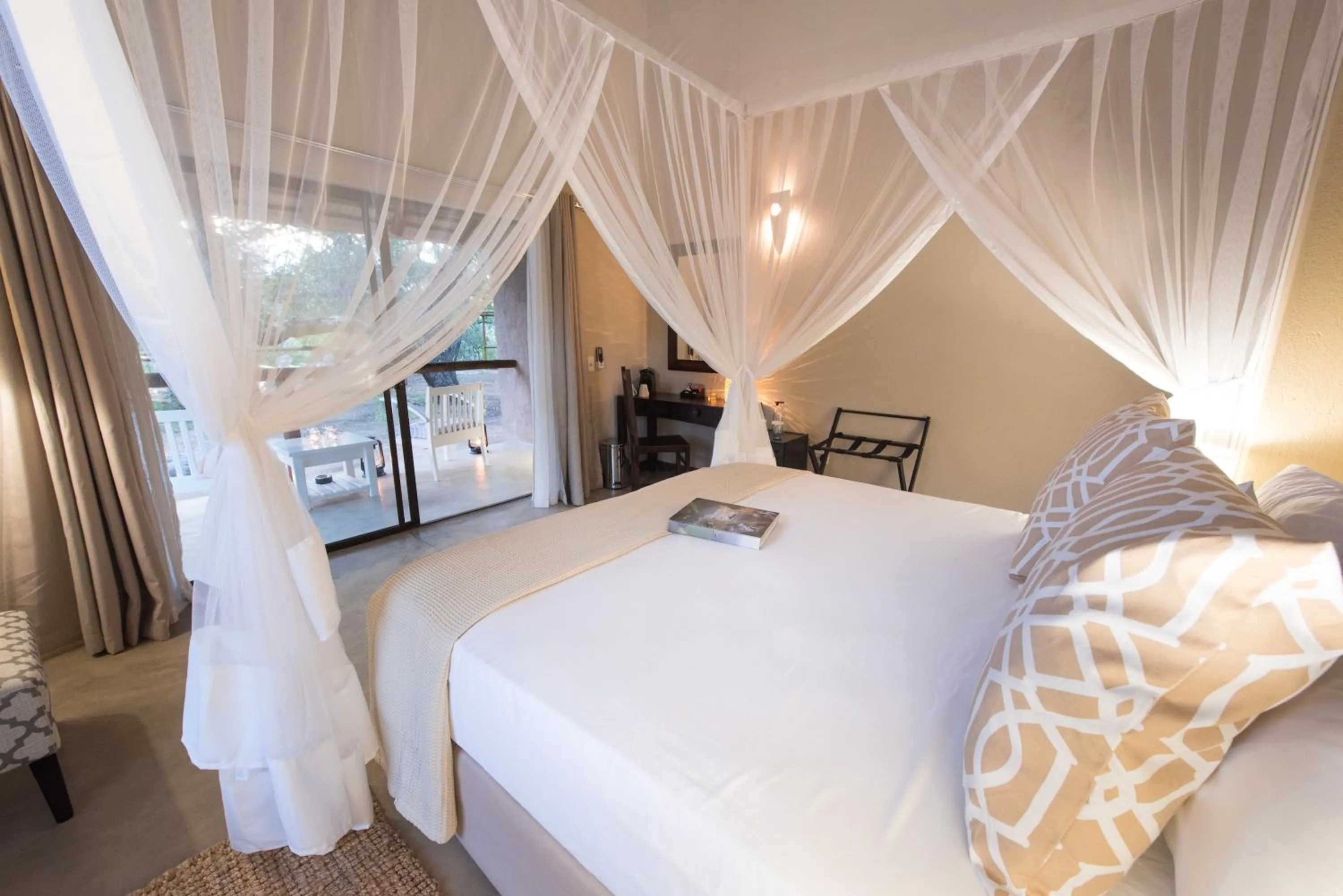 Photo of the whole room, Bed in Bushbaby River Lodge