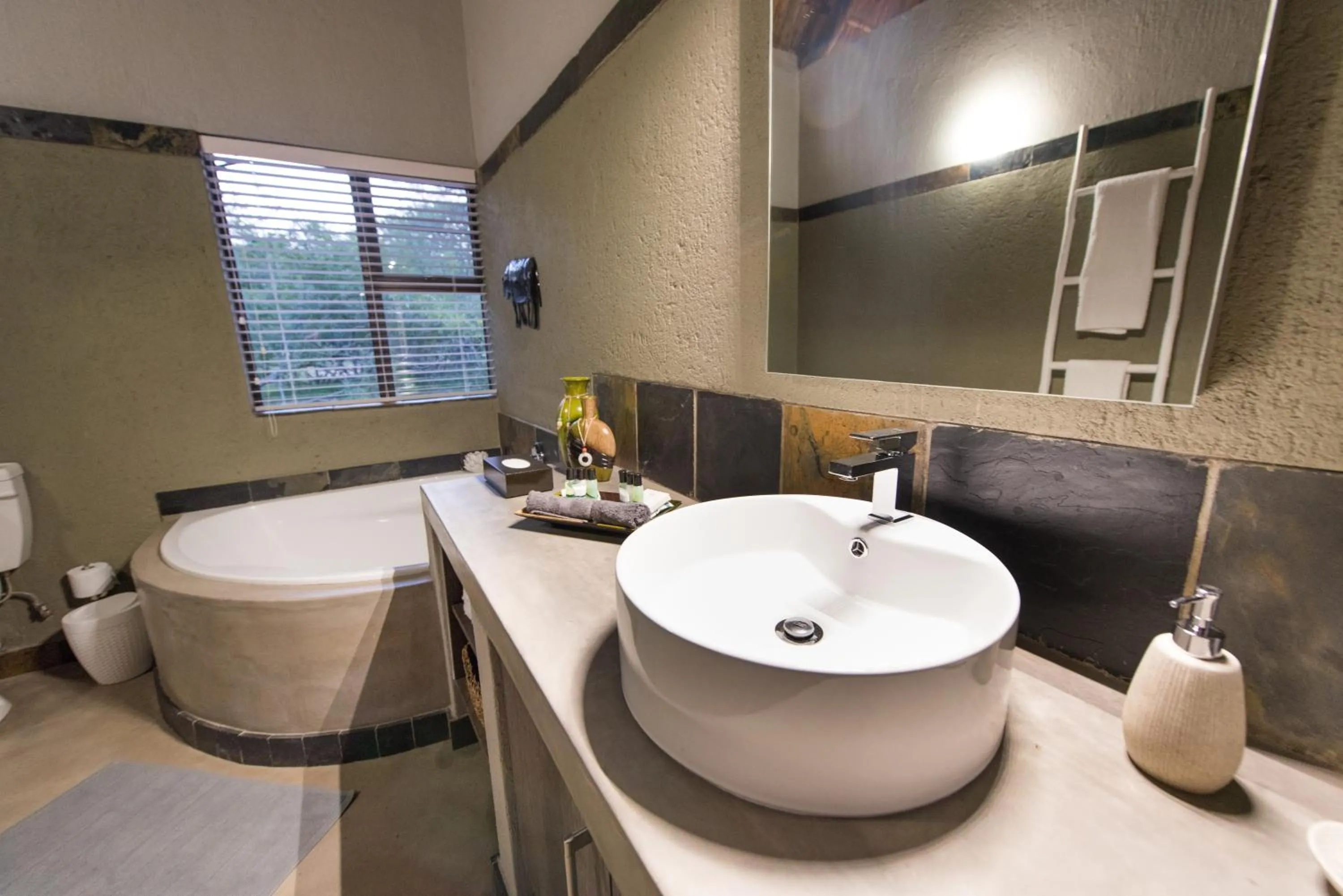 Bathroom in Bushbaby River Lodge