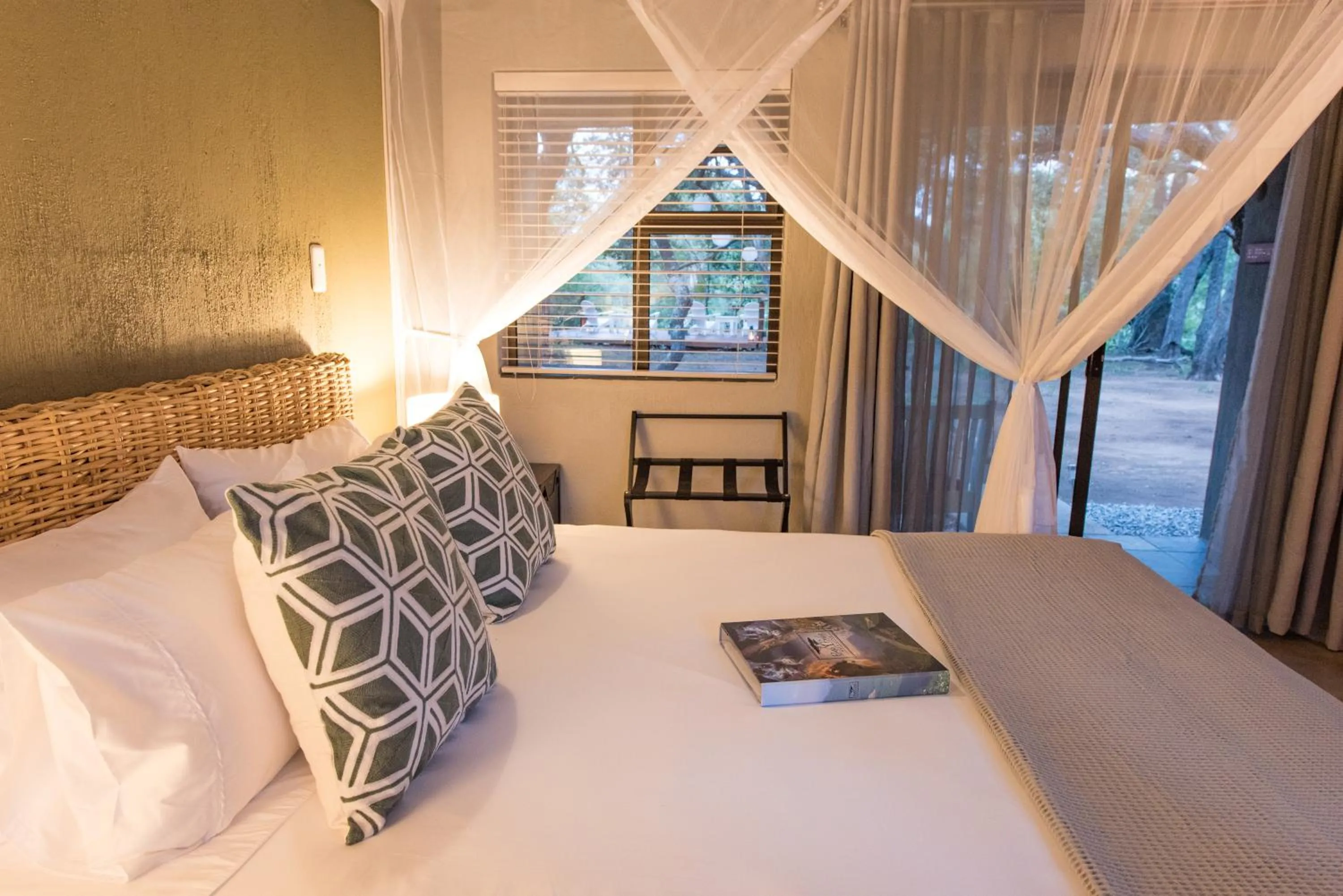 Decorative detail, Bed in Bushbaby River Lodge