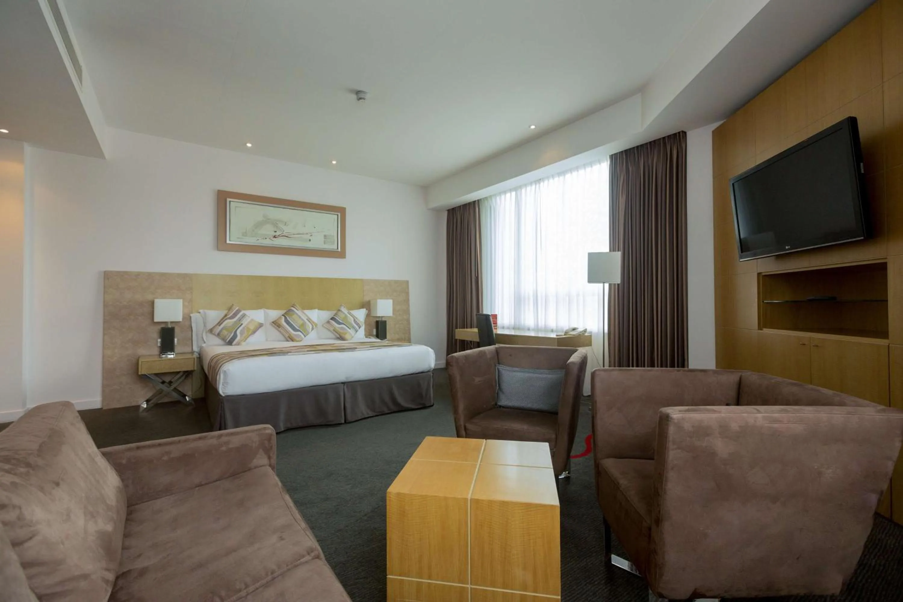 Photo of the whole room, Bed in Park Plaza Cardiff