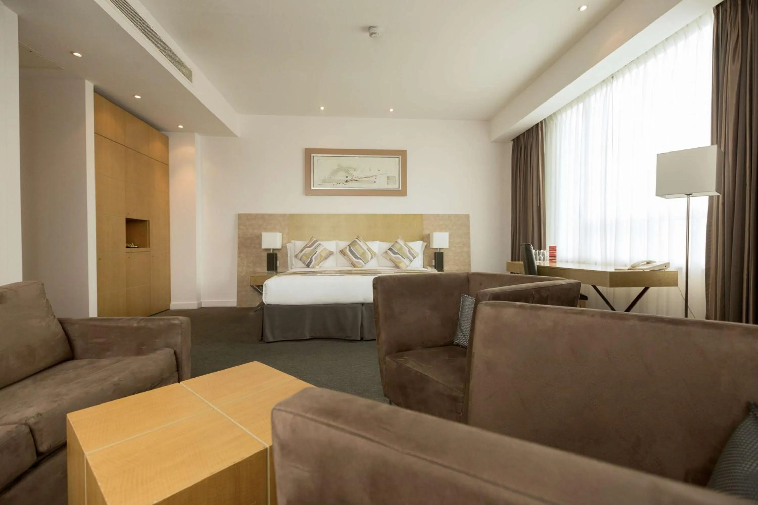 Photo of the whole room, Bed in Park Plaza Cardiff