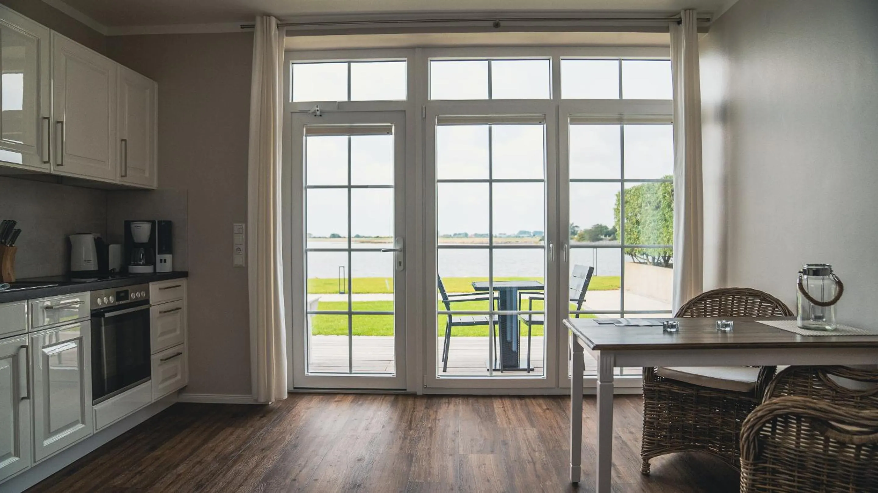 Dining area in Meerblick Lemkenhafen