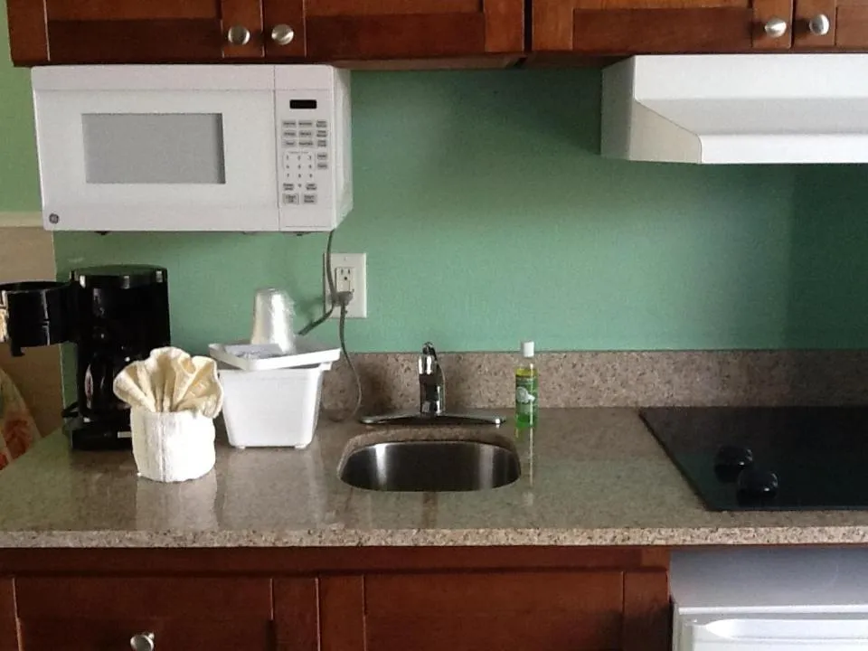 Kitchen or kitchenette in The Schooner Inn