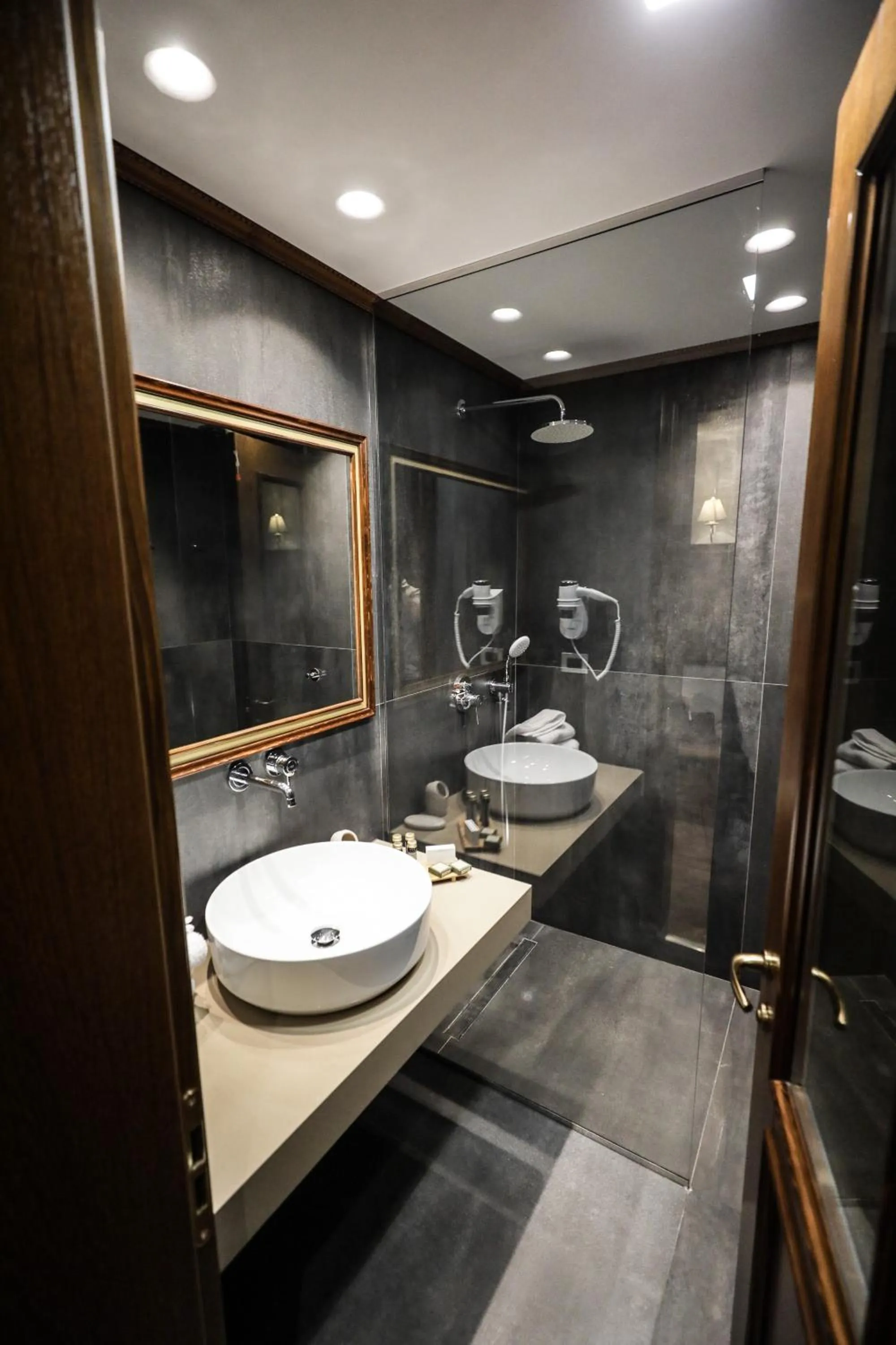 Shower in KERCULLA Resort