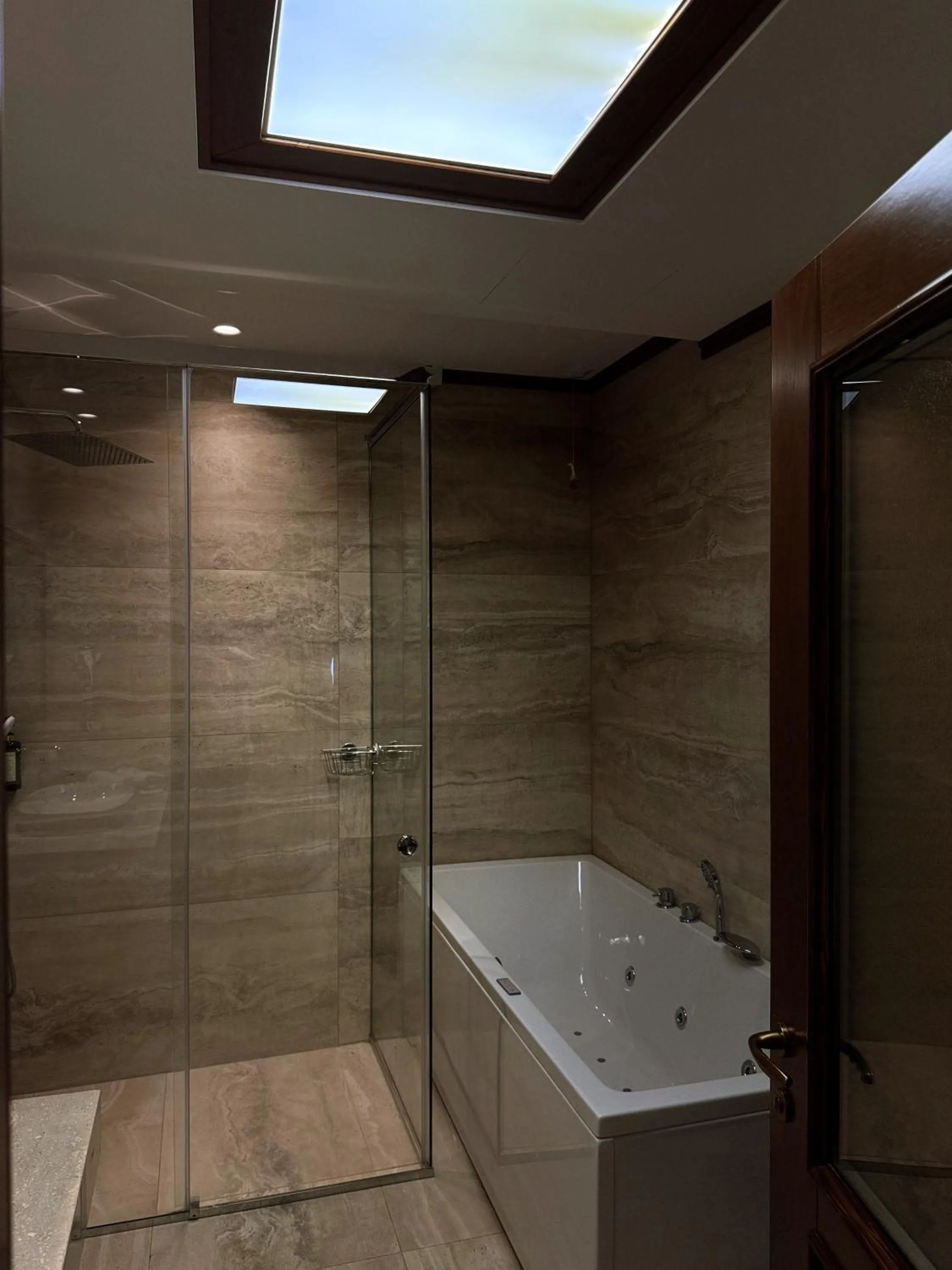 Shower in KERCULLA Resort