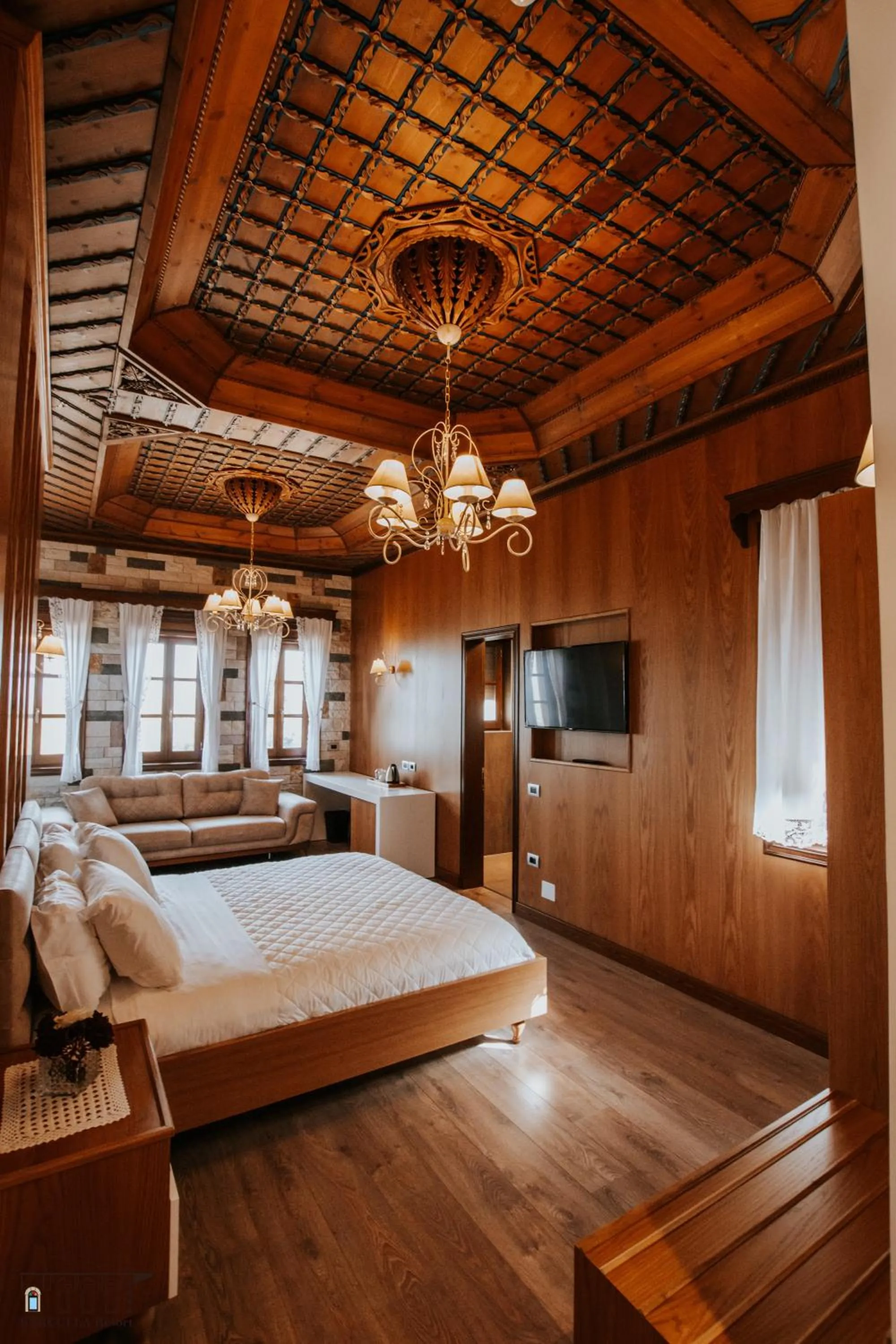 Communal lounge/ TV room, Bed in KERCULLA Resort