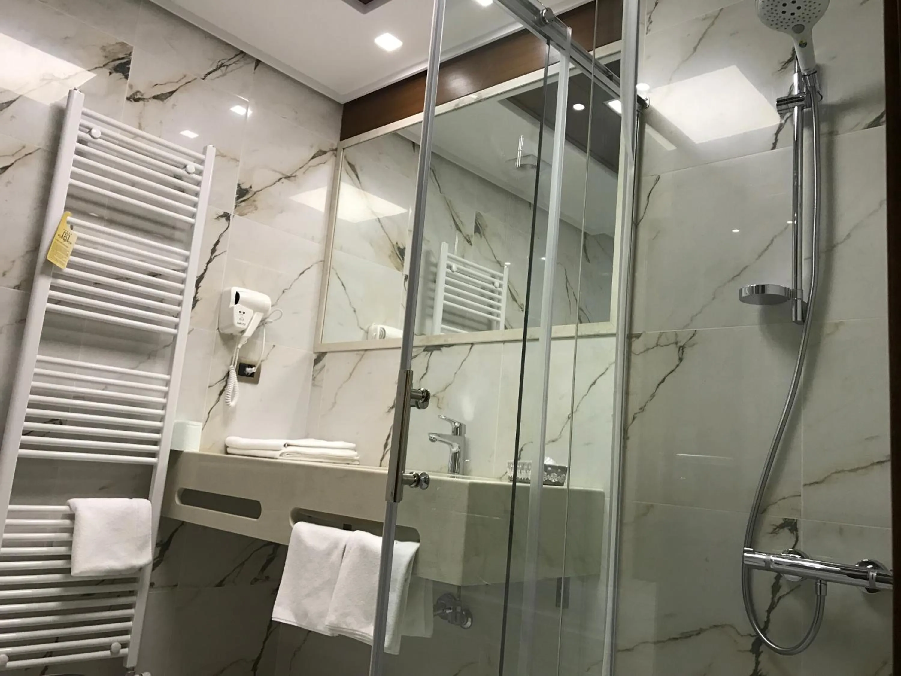 Shower in KERCULLA Resort